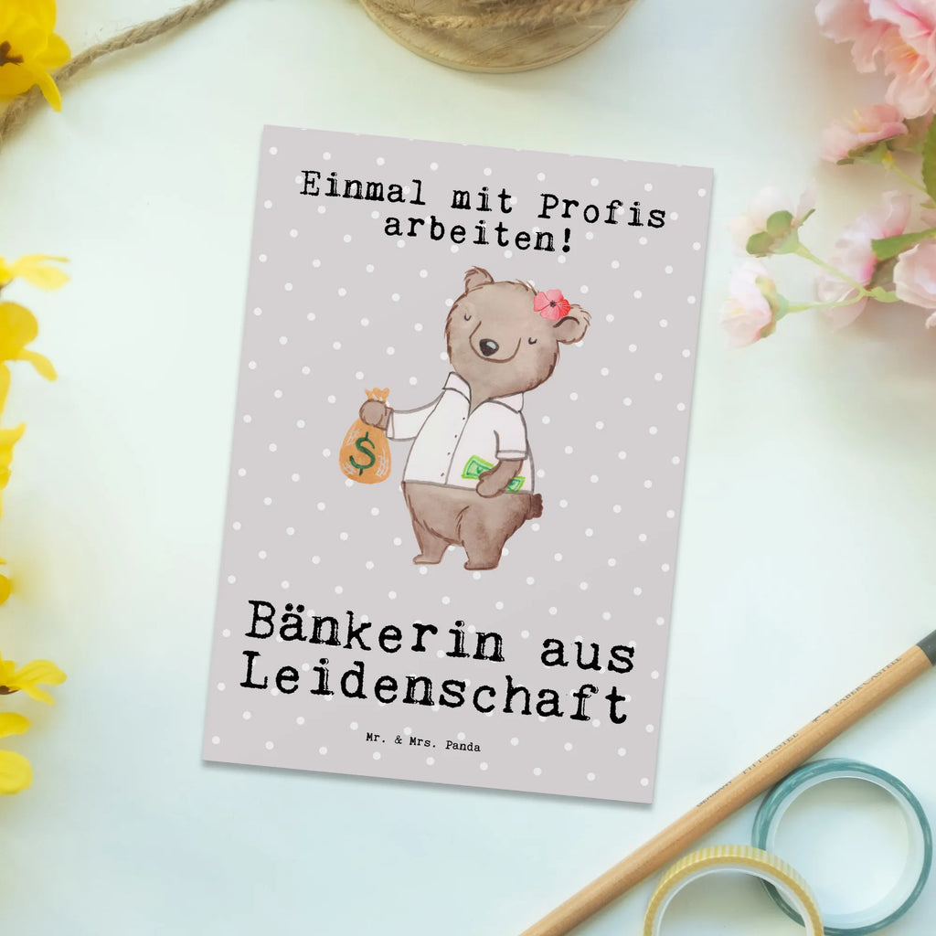 Postkarte Bänkerin aus Leidenschaft Postkarte, Karte, Geschenkkarte, Grußkarte, Einladung, Ansichtskarte, Geburtstagskarte, Einladungskarte, Dankeskarte, Ansichtskarten, Einladung Geburtstag, Einladungskarten Geburtstag, Beruf, Ausbildung, Jubiläum, Abschied, Rente, Kollege, Kollegin, Geschenk, Schenken, Arbeitskollege, Mitarbeiter, Firma, Danke, Dankeschön, Bänkerin, Bankfachfrau, Bankangestellte, Bankberaterin