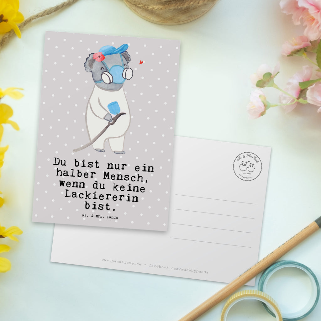 Postkarte Lackiererin mit Herz Postkarte, Karte, Geschenkkarte, Grußkarte, Einladung, Ansichtskarte, Geburtstagskarte, Einladungskarte, Dankeskarte, Ansichtskarten, Einladung Geburtstag, Einladungskarten Geburtstag, Beruf, Ausbildung, Jubiläum, Abschied, Rente, Kollege, Kollegin, Geschenk, Schenken, Arbeitskollege, Mitarbeiter, Firma, Danke, Dankeschön, Lackiererin, Lackierermeisterin, Werkstatt Lackiererin, Gesellenprüfung