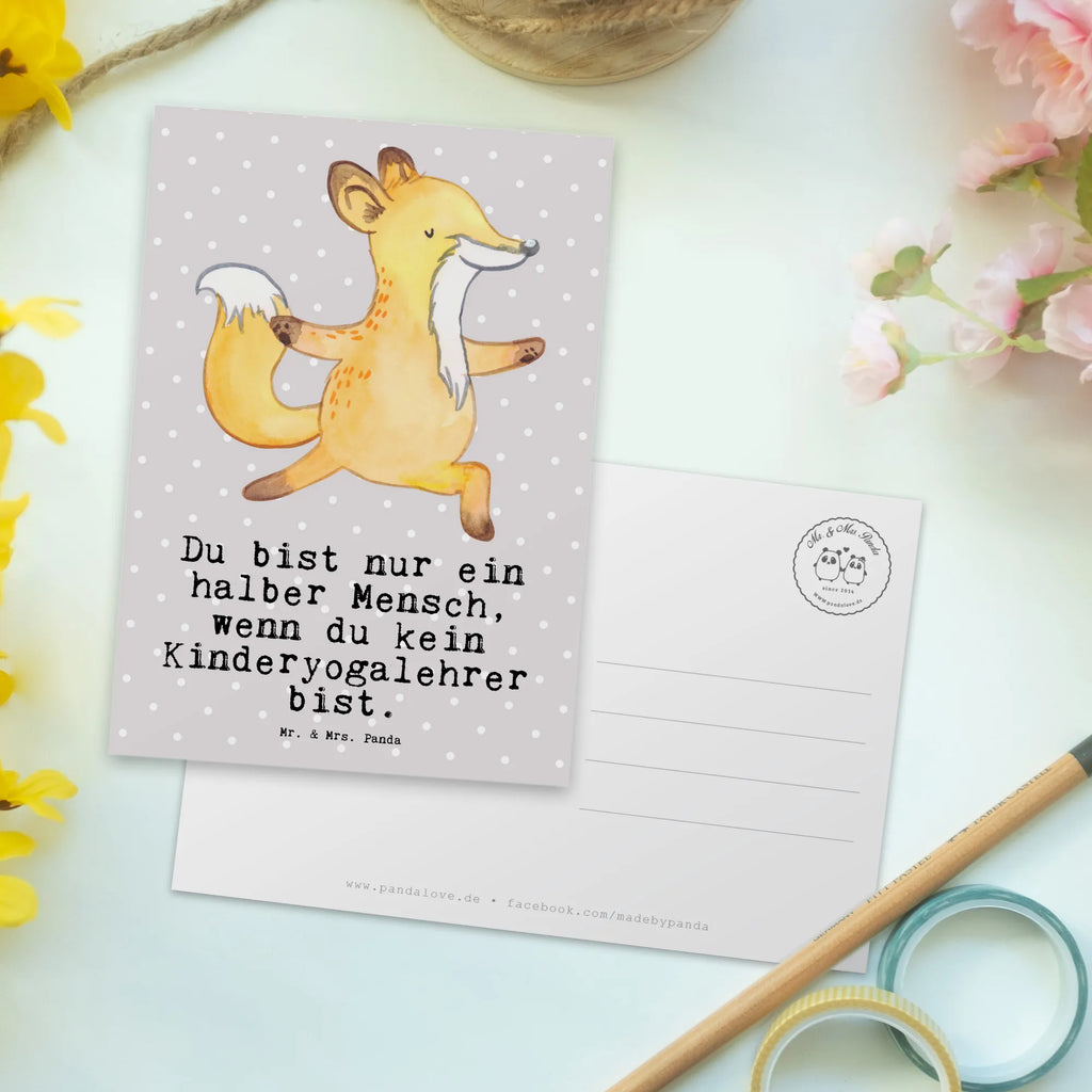 Postkarte Kinderyogalehrer mit Herz Postkarte, Karte, Geschenkkarte, Grußkarte, Einladung, Ansichtskarte, Geburtstagskarte, Einladungskarte, Dankeskarte, Ansichtskarten, Einladung Geburtstag, Einladungskarten Geburtstag, Beruf, Ausbildung, Jubiläum, Abschied, Rente, Kollege, Kollegin, Geschenk, Schenken, Arbeitskollege, Mitarbeiter, Firma, Danke, Dankeschön