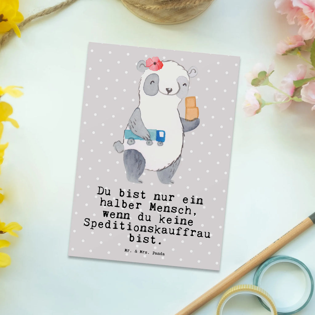 Postkarte Speditionskauffrau mit Herz Postkarte, Karte, Geschenkkarte, Grußkarte, Einladung, Ansichtskarte, Geburtstagskarte, Einladungskarte, Dankeskarte, Ansichtskarten, Einladung Geburtstag, Einladungskarten Geburtstag, Beruf, Ausbildung, Jubiläum, Abschied, Rente, Kollege, Kollegin, Geschenk, Schenken, Arbeitskollege, Mitarbeiter, Firma, Danke, Dankeschön