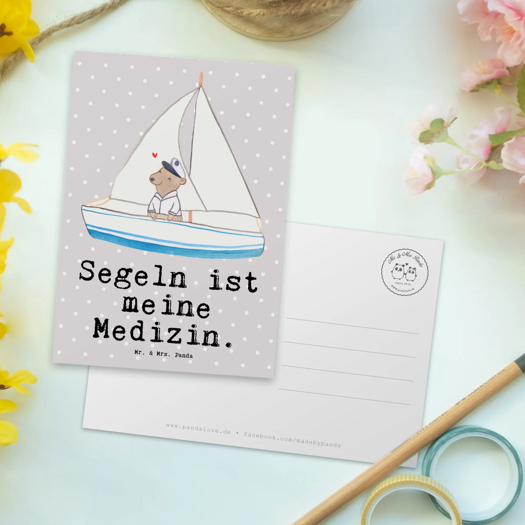 Postkarte Bär Segeln Postkarte, Karte, Geschenkkarte, Grußkarte, Einladung, Ansichtskarte, Geburtstagskarte, Einladungskarte, Dankeskarte, Ansichtskarten, Einladung Geburtstag, Einladungskarten Geburtstag, Geschenk, Sport, Sportart, Hobby, Schenken, Danke, Dankeschön, Auszeichnung, Gewinn, Sportler, segeln, Segeltörn, Segelboot, Segelschule, Yachtclub