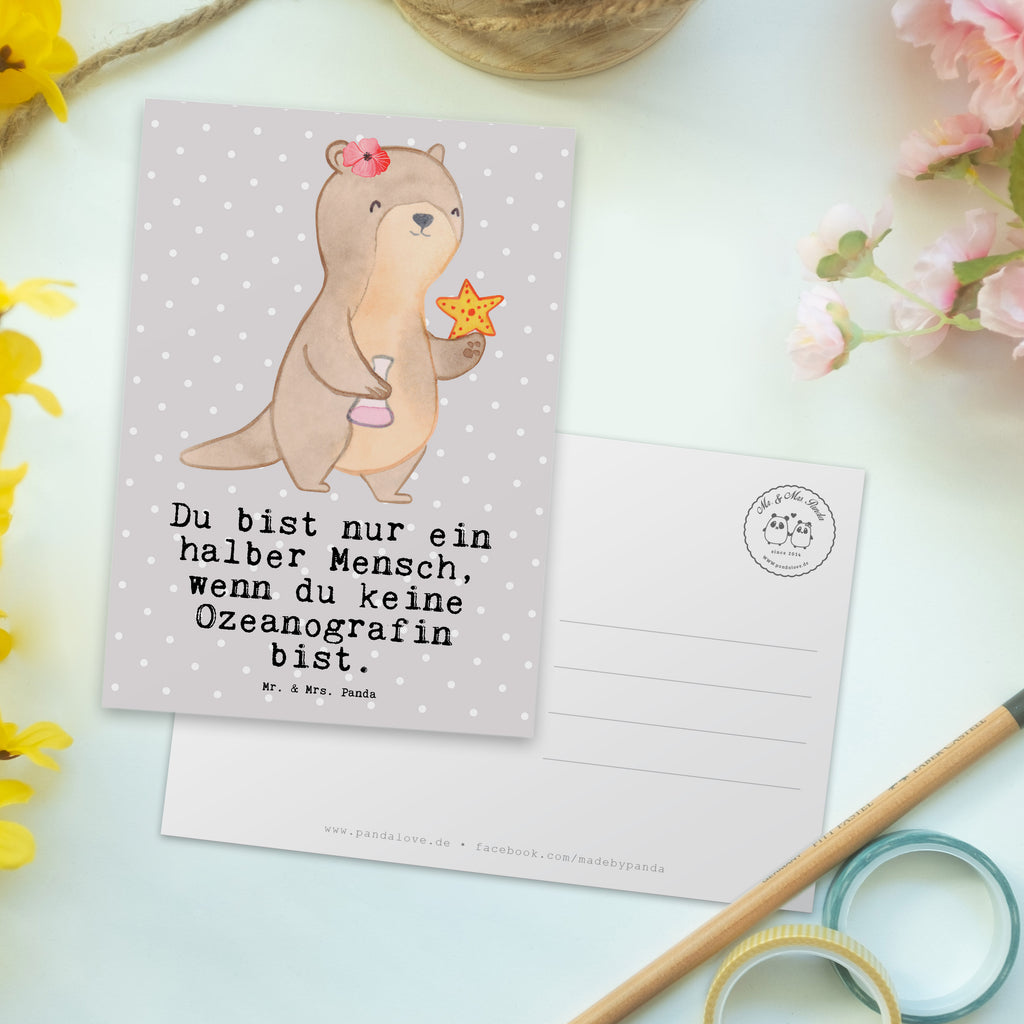 Postkarte Ozeanografin mit Herz Postkarte, Karte, Geschenkkarte, Grußkarte, Einladung, Ansichtskarte, Geburtstagskarte, Einladungskarte, Dankeskarte, Ansichtskarten, Einladung Geburtstag, Einladungskarten Geburtstag, Beruf, Ausbildung, Jubiläum, Abschied, Rente, Kollege, Kollegin, Geschenk, Schenken, Arbeitskollege, Mitarbeiter, Firma, Danke, Dankeschön, Ozeanografin, Meeresbiologe, Meereskundler, Naturwissenschaftler, Meeresforscher, maritime Forschung, Studium