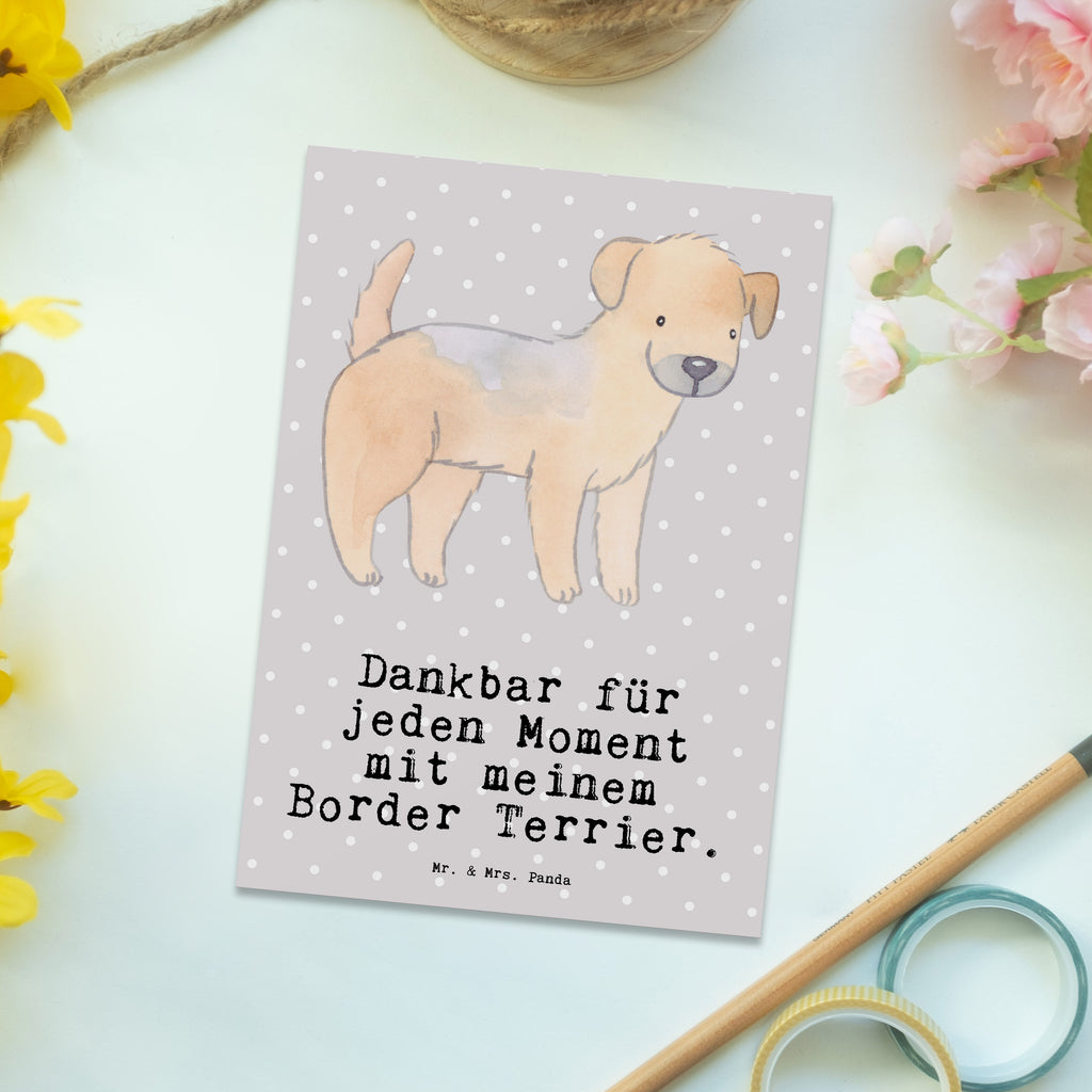 Postkarte Border Terrier Moment Postkarte, Karte, Geschenkkarte, Grußkarte, Einladung, Ansichtskarte, Geburtstagskarte, Einladungskarte, Dankeskarte, Ansichtskarten, Einladung Geburtstag, Einladungskarten Geburtstag, Hund, Hunderasse, Rassehund, Hundebesitzer, Geschenk, Tierfreund, Schenken, Welpe, Border Terrier