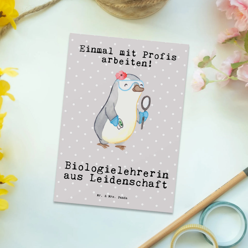 Postkarte Biologielehrerin aus Leidenschaft Postkarte, Karte, Geschenkkarte, Grußkarte, Einladung, Ansichtskarte, Geburtstagskarte, Einladungskarte, Dankeskarte, Ansichtskarten, Einladung Geburtstag, Einladungskarten Geburtstag, Beruf, Ausbildung, Jubiläum, Abschied, Rente, Kollege, Kollegin, Geschenk, Schenken, Arbeitskollege, Mitarbeiter, Firma, Danke, Dankeschön, Biologielehrerin, Biolehrerin, Biounterricht, Biologie, Schule, Grundschule