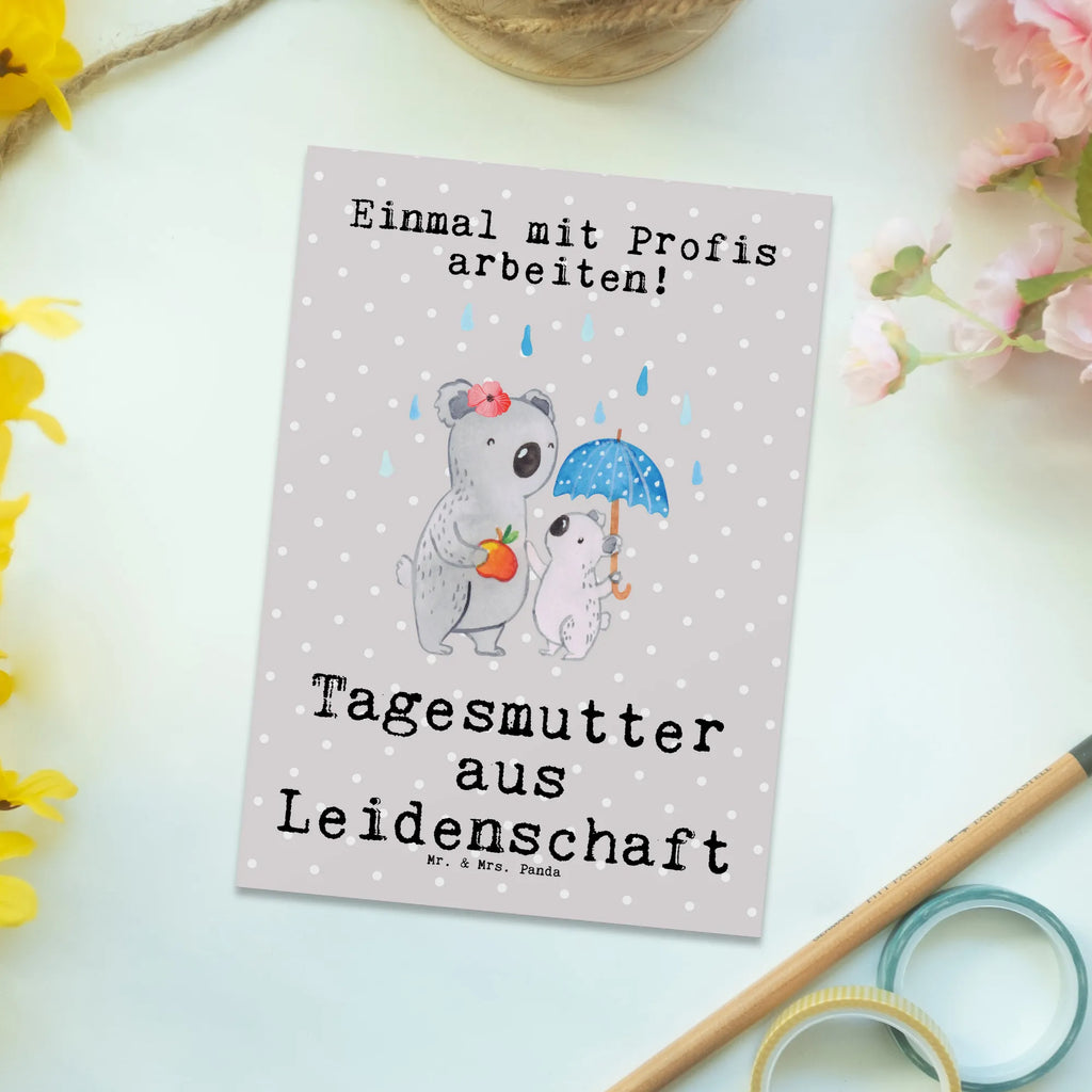 Postkarte Tagesmutter aus Leidenschaft Postkarte, Karte, Geschenkkarte, Grußkarte, Einladung, Ansichtskarte, Geburtstagskarte, Einladungskarte, Dankeskarte, Ansichtskarten, Einladung Geburtstag, Einladungskarten Geburtstag, Beruf, Ausbildung, Jubiläum, Abschied, Rente, Kollege, Kollegin, Geschenk, Schenken, Arbeitskollege, Mitarbeiter, Firma, Danke, Dankeschön