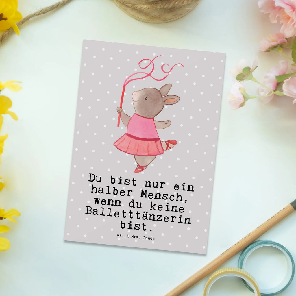 Postkarte Balletttänzerin mit Herz Postkarte, Karte, Geschenkkarte, Grußkarte, Einladung, Ansichtskarte, Geburtstagskarte, Einladungskarte, Dankeskarte, Ansichtskarten, Einladung Geburtstag, Einladungskarten Geburtstag, Beruf, Ausbildung, Jubiläum, Abschied, Rente, Kollege, Kollegin, Geschenk, Schenken, Arbeitskollege, Mitarbeiter, Firma, Danke, Dankeschön, Balletttänzerin, Ballerina, Ballett, Glücksbringer Auftritt, Ballettaufführung, Ballettunterricht, Ballettstunden