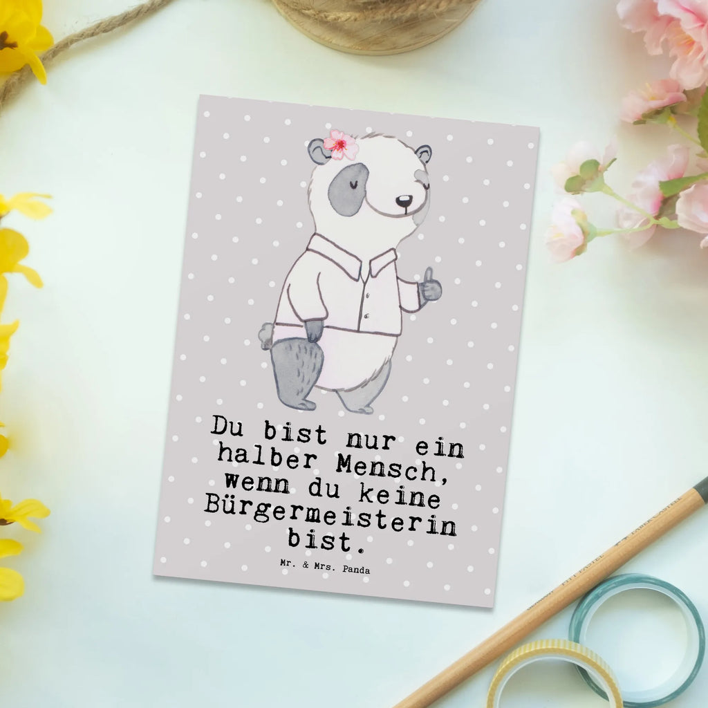 Postkarte Bürgermeisterin mit Herz Postkarte, Karte, Geschenkkarte, Grußkarte, Einladung, Ansichtskarte, Geburtstagskarte, Einladungskarte, Dankeskarte, Ansichtskarten, Einladung Geburtstag, Einladungskarten Geburtstag, Beruf, Ausbildung, Jubiläum, Abschied, Rente, Kollege, Kollegin, Geschenk, Schenken, Arbeitskollege, Mitarbeiter, Firma, Danke, Dankeschön, Bürgermeisterin Geschenk zum Amtsantritt, Amtseinführung, Bürgermeisterwahl, Stadt, Gemeinde, Wahlen, Oberbürgermeisterin, Rathaus