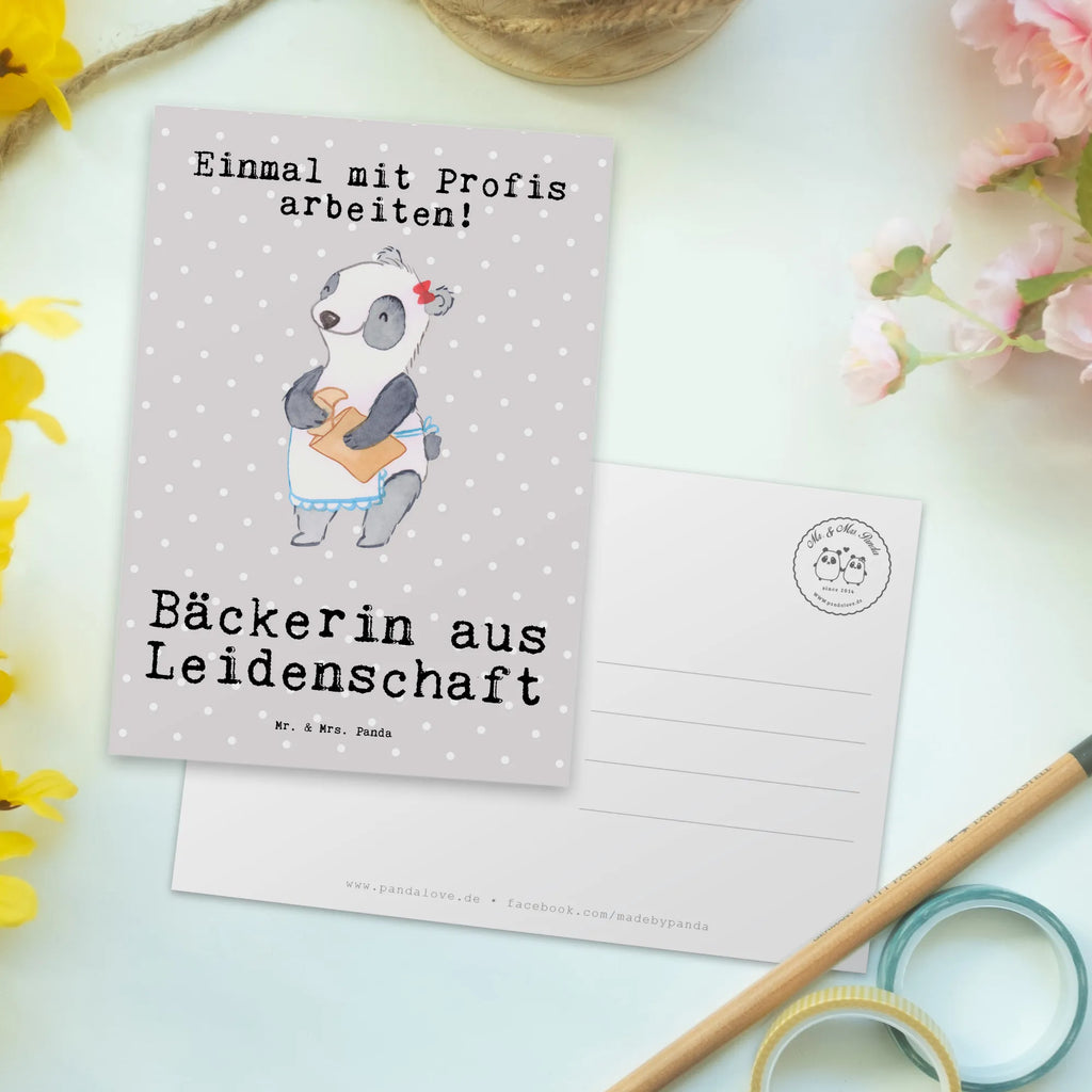 Postkarte Bäckerin aus Leidenschaft Postkarte, Karte, Geschenkkarte, Grußkarte, Einladung, Ansichtskarte, Geburtstagskarte, Einladungskarte, Dankeskarte, Ansichtskarten, Einladung Geburtstag, Einladungskarten Geburtstag, Beruf, Ausbildung, Jubiläum, Abschied, Rente, Kollege, Kollegin, Geschenk, Schenken, Arbeitskollege, Mitarbeiter, Firma, Danke, Dankeschön, Bäckerin, Konditorin, Brotbäckerin, Bäckerei, Backstube, Bäckerladen, Brotmanufaktur