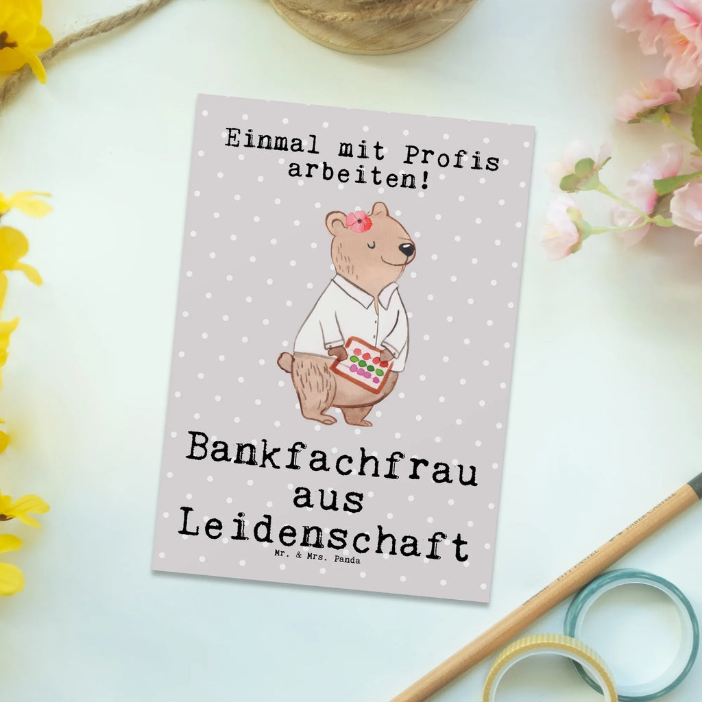 Postkarte Bankfachfrau aus Leidenschaft Postkarte, Karte, Geschenkkarte, Grußkarte, Einladung, Ansichtskarte, Geburtstagskarte, Einladungskarte, Dankeskarte, Ansichtskarten, Einladung Geburtstag, Einladungskarten Geburtstag, Beruf, Ausbildung, Jubiläum, Abschied, Rente, Kollege, Kollegin, Geschenk, Schenken, Arbeitskollege, Mitarbeiter, Firma, Danke, Dankeschön, Bankfachfrau, Bankangestellte, Bänkerin, Bankberaterin