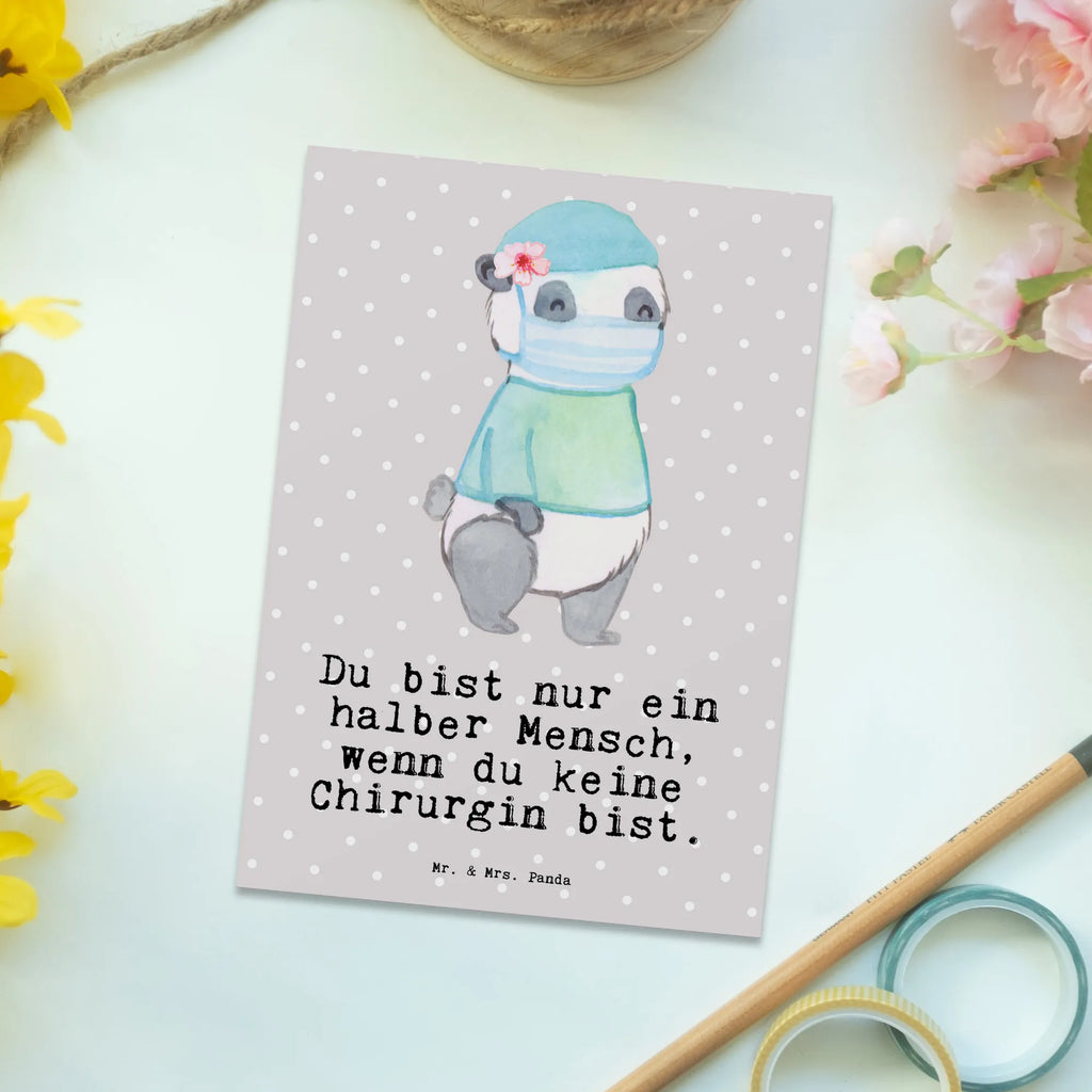 Postkarte Chirurgin mit Herz Postkarte, Karte, Geschenkkarte, Grußkarte, Einladung, Ansichtskarte, Geburtstagskarte, Einladungskarte, Dankeskarte, Ansichtskarten, Einladung Geburtstag, Einladungskarten Geburtstag, Beruf, Ausbildung, Jubiläum, Abschied, Rente, Kollege, Kollegin, Geschenk, Schenken, Arbeitskollege, Mitarbeiter, Firma, Danke, Dankeschön, Chirurgin, Unfallchirurgini, Notfallchirurgin, Krankenhaus, Ärztin, Medizinerin