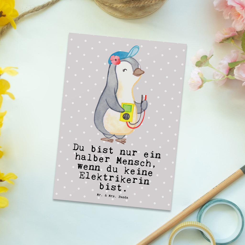 Postkarte Elektrikerin mit Herz Postkarte, Karte, Geschenkkarte, Grußkarte, Einladung, Ansichtskarte, Geburtstagskarte, Einladungskarte, Dankeskarte, Ansichtskarten, Einladung Geburtstag, Einladungskarten Geburtstag, Beruf, Ausbildung, Jubiläum, Abschied, Rente, Kollege, Kollegin, Geschenk, Schenken, Arbeitskollege, Mitarbeiter, Firma, Danke, Dankeschön, Elektrikerin, Elektronmonteurin, Elektrotechnikerin, Elektroinstallateurin, Elektromeisterin, Gesellenprüfung