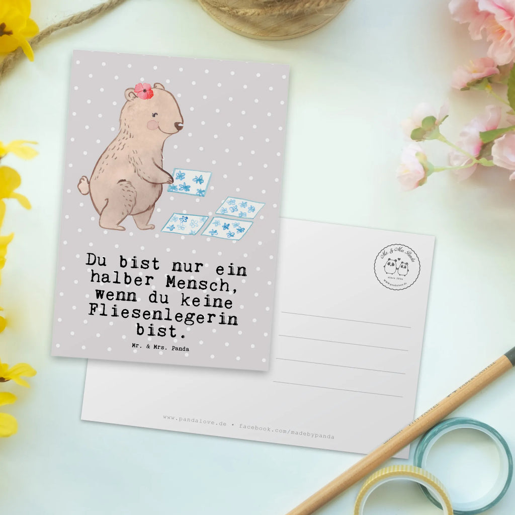 Postkarte Fliesenlegerin mit Herz Postkarte, Karte, Geschenkkarte, Grußkarte, Einladung, Ansichtskarte, Geburtstagskarte, Einladungskarte, Dankeskarte, Ansichtskarten, Einladung Geburtstag, Einladungskarten Geburtstag, Beruf, Ausbildung, Jubiläum, Abschied, Rente, Kollege, Kollegin, Geschenk, Schenken, Arbeitskollege, Mitarbeiter, Firma, Danke, Dankeschön, Fliesenlegerin, Gesellenprüfung, Fliesenlegermeisterin, Fliesenlegerbetrieb, Fliesenfachhandel, Handwerk