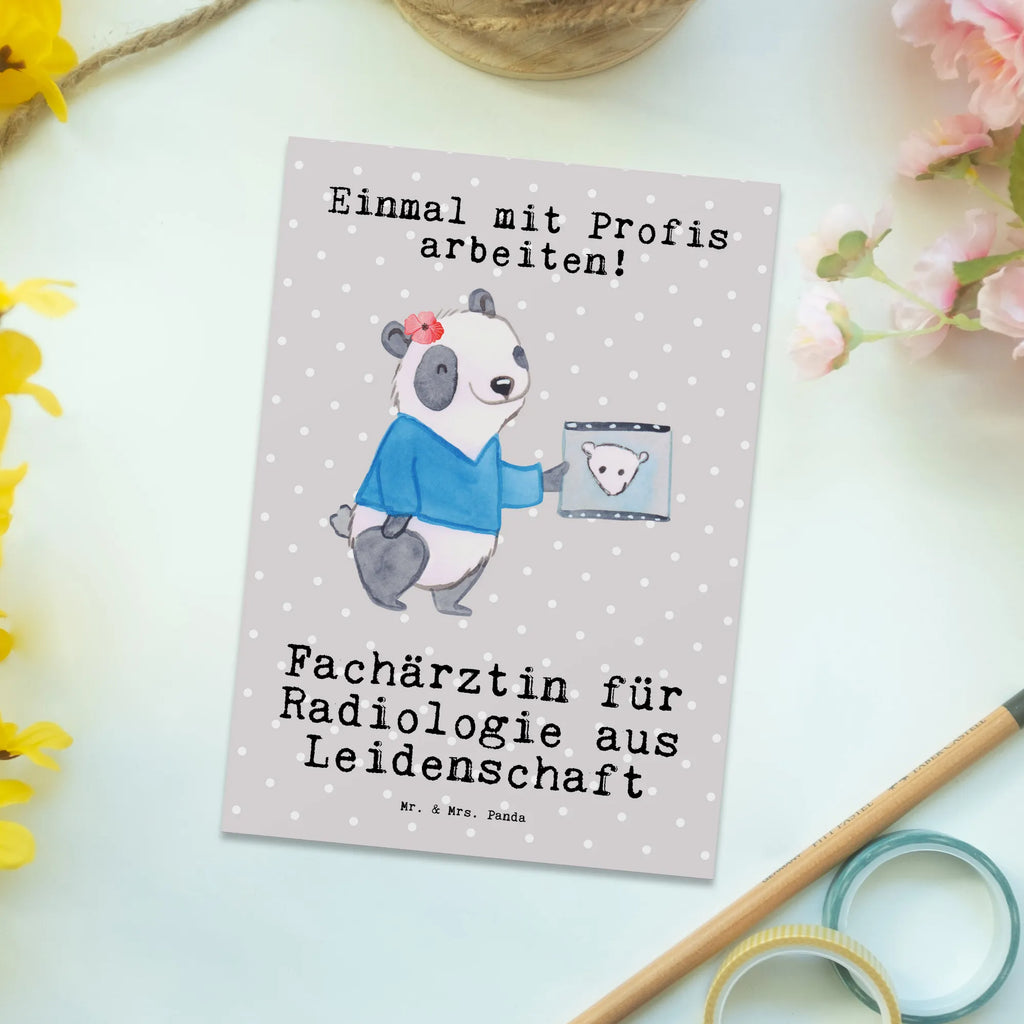 Postkarte Fachärztin für Radiologie aus Leidenschaft Postkarte, Karte, Geschenkkarte, Grußkarte, Einladung, Ansichtskarte, Geburtstagskarte, Einladungskarte, Dankeskarte, Ansichtskarten, Einladung Geburtstag, Einladungskarten Geburtstag, Beruf, Ausbildung, Jubiläum, Abschied, Rente, Kollege, Kollegin, Geschenk, Schenken, Arbeitskollege, Mitarbeiter, Firma, Danke, Dankeschön