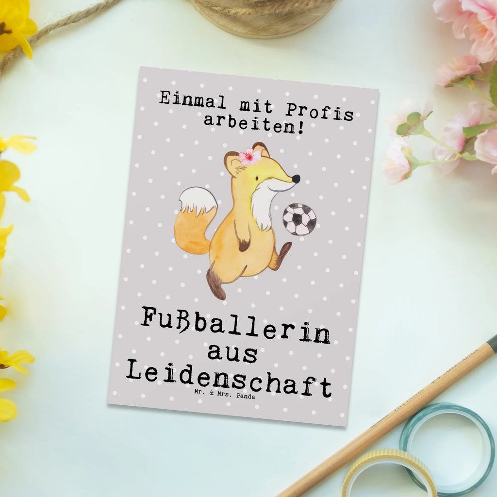 Postkarte Fußballerin aus Leidenschaft Postkarte, Karte, Geschenkkarte, Grußkarte, Einladung, Ansichtskarte, Geburtstagskarte, Einladungskarte, Dankeskarte, Ansichtskarten, Einladung Geburtstag, Einladungskarten Geburtstag, Beruf, Ausbildung, Jubiläum, Abschied, Rente, Kollege, Kollegin, Geschenk, Schenken, Arbeitskollege, Mitarbeiter, Firma, Danke, Dankeschön, Fußballerin, Fußballspielerin, Profi Fußballerin, Fußballspiel, Glücksbringer