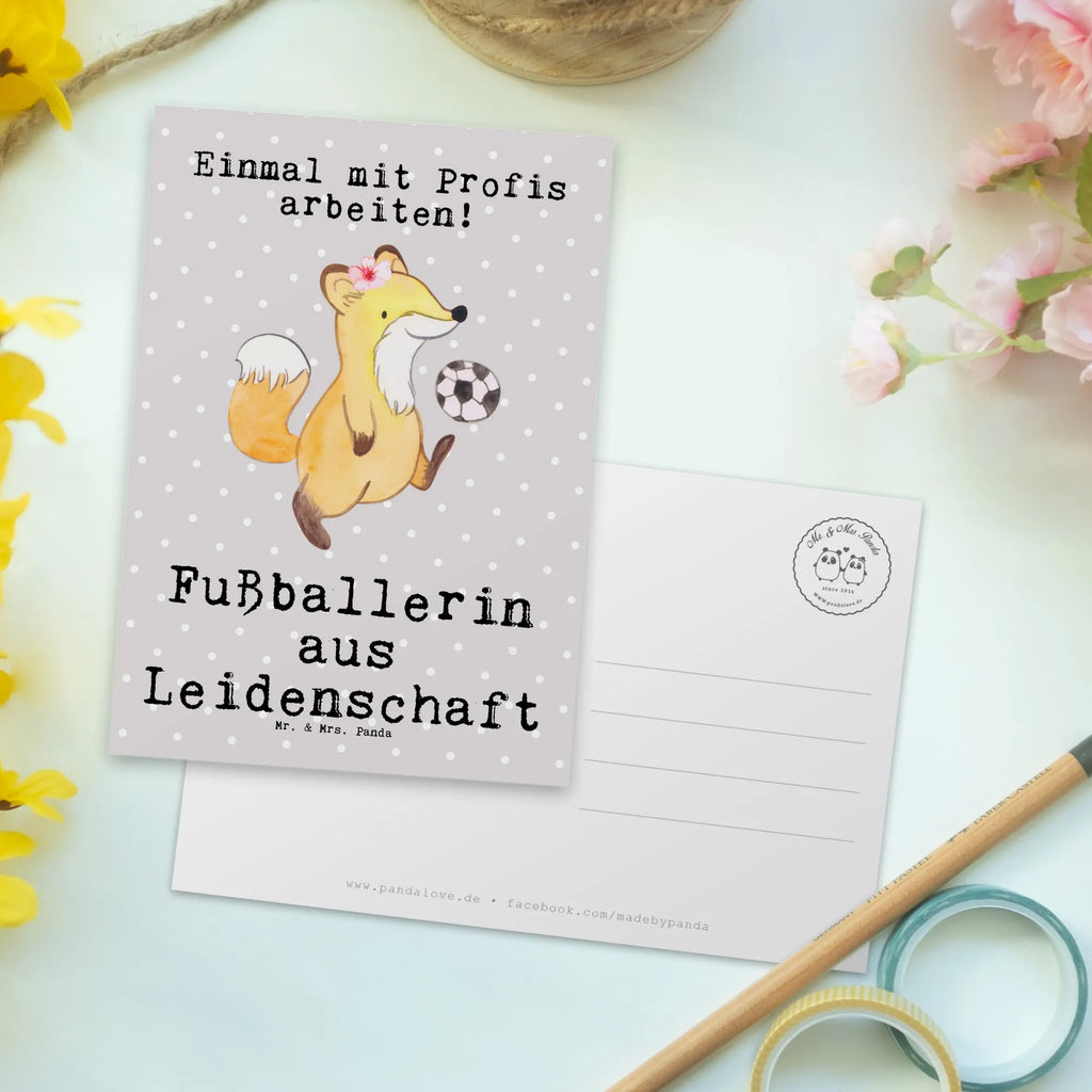 Postkarte Fußballerin aus Leidenschaft Postkarte, Karte, Geschenkkarte, Grußkarte, Einladung, Ansichtskarte, Geburtstagskarte, Einladungskarte, Dankeskarte, Ansichtskarten, Einladung Geburtstag, Einladungskarten Geburtstag, Beruf, Ausbildung, Jubiläum, Abschied, Rente, Kollege, Kollegin, Geschenk, Schenken, Arbeitskollege, Mitarbeiter, Firma, Danke, Dankeschön, Fußballerin, Fußballspielerin, Profi Fußballerin, Fußballspiel, Glücksbringer