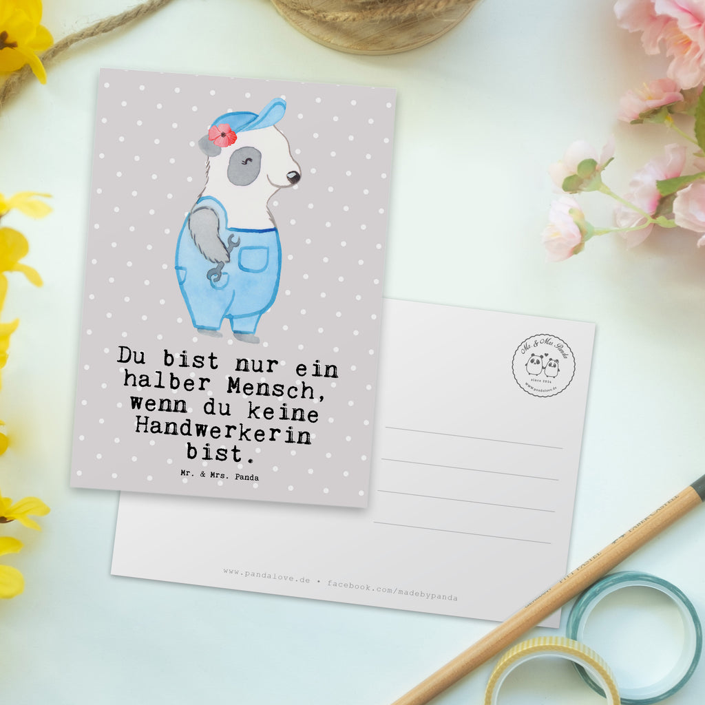 Postkarte Handwerkerin mit Herz Postkarte, Karte, Geschenkkarte, Grußkarte, Einladung, Ansichtskarte, Geburtstagskarte, Einladungskarte, Dankeskarte, Ansichtskarten, Einladung Geburtstag, Einladungskarten Geburtstag, Beruf, Ausbildung, Jubiläum, Abschied, Rente, Kollege, Kollegin, Geschenk, Schenken, Arbeitskollege, Mitarbeiter, Firma, Danke, Dankeschön, Handwerkerin, Gesellenprüfung, Handwerksbetrieb, Werkstatt