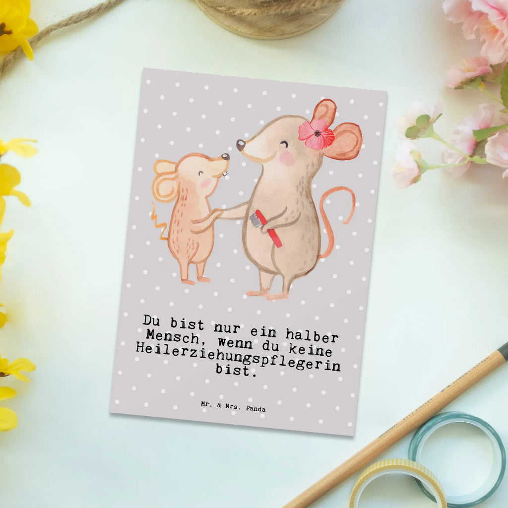 Postkarte Heilerziehungspflegerin mit Herz Postkarte, Karte, Geschenkkarte, Grußkarte, Einladung, Ansichtskarte, Geburtstagskarte, Einladungskarte, Dankeskarte, Ansichtskarten, Einladung Geburtstag, Einladungskarten Geburtstag, Beruf, Ausbildung, Jubiläum, Abschied, Rente, Kollege, Kollegin, Geschenk, Schenken, Arbeitskollege, Mitarbeiter, Firma, Danke, Dankeschön, Heilerziehungspflegerin, Heilpädagogin