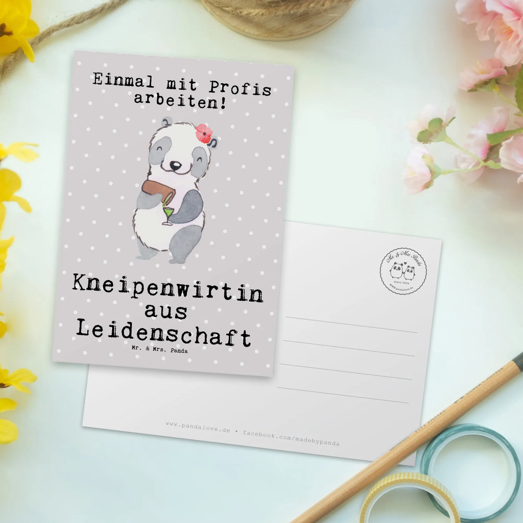 Postkarte Kneipenwirtin Leidenschaft Postkarte, Karte, Geschenkkarte, Grußkarte, Einladung, Ansichtskarte, Geburtstagskarte, Einladungskarte, Dankeskarte, Ansichtskarten, Einladung Geburtstag, Einladungskarten Geburtstag, Beruf, Ausbildung, Jubiläum, Abschied, Rente, Kollege, Kollegin, Geschenk, Schenken, Arbeitskollege, Mitarbeiter, Firma, Danke, Dankeschön, Kneipenwirtin, Gastwirtin, Gaststätte, Kneipe, Eröffnung, Barkeeperin, Rum, Bar