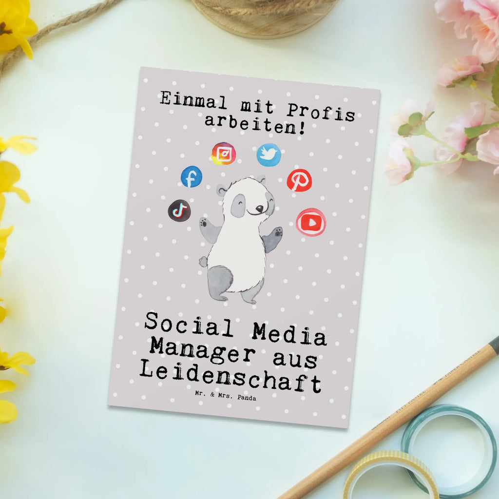 Postkarte Social Media Manager aus Leidenschaft Postkarte, Karte, Geschenkkarte, Grußkarte, Einladung, Ansichtskarte, Geburtstagskarte, Einladungskarte, Dankeskarte, Ansichtskarten, Einladung Geburtstag, Einladungskarten Geburtstag, Beruf, Ausbildung, Jubiläum, Abschied, Rente, Kollege, Kollegin, Geschenk, Schenken, Arbeitskollege, Mitarbeiter, Firma, Danke, Dankeschön