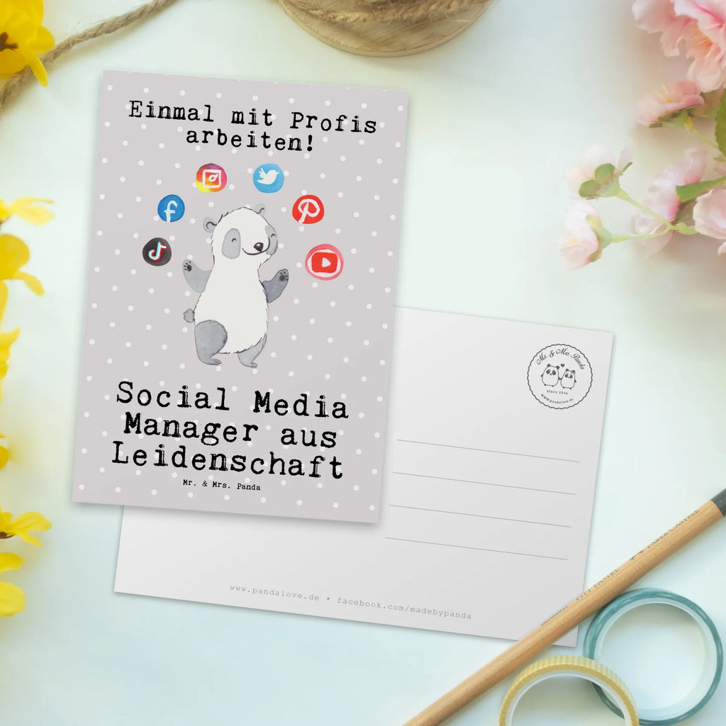 Postkarte Social Media Manager aus Leidenschaft Postkarte, Karte, Geschenkkarte, Grußkarte, Einladung, Ansichtskarte, Geburtstagskarte, Einladungskarte, Dankeskarte, Ansichtskarten, Einladung Geburtstag, Einladungskarten Geburtstag, Beruf, Ausbildung, Jubiläum, Abschied, Rente, Kollege, Kollegin, Geschenk, Schenken, Arbeitskollege, Mitarbeiter, Firma, Danke, Dankeschön