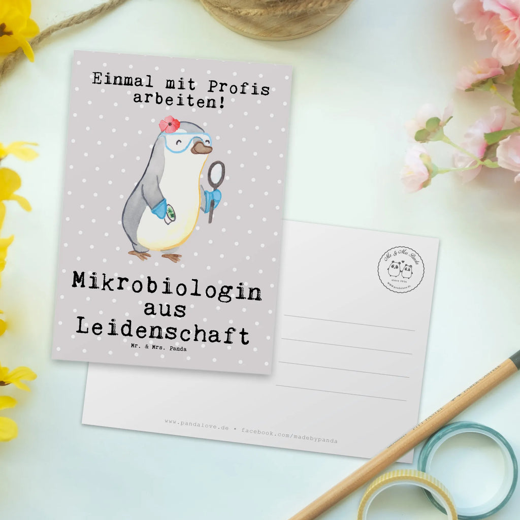 Postkarte Mikrobiologin aus Leidenschaft Postkarte, Karte, Geschenkkarte, Grußkarte, Einladung, Ansichtskarte, Geburtstagskarte, Einladungskarte, Dankeskarte, Ansichtskarten, Einladung Geburtstag, Einladungskarten Geburtstag, Beruf, Ausbildung, Jubiläum, Abschied, Rente, Kollege, Kollegin, Geschenk, Schenken, Arbeitskollege, Mitarbeiter, Firma, Danke, Dankeschön, Mikrobiologin, Naturwissenschaftlerin, Labor, Forschung