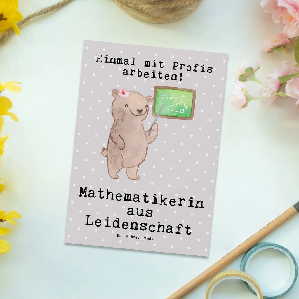 Postkarte Mathematikerin aus Leidenschaft Postkarte, Karte, Geschenkkarte, Grußkarte, Einladung, Ansichtskarte, Geburtstagskarte, Einladungskarte, Dankeskarte, Ansichtskarten, Einladung Geburtstag, Einladungskarten Geburtstag, Beruf, Ausbildung, Jubiläum, Abschied, Rente, Kollege, Kollegin, Geschenk, Schenken, Arbeitskollege, Mitarbeiter, Firma, Danke, Dankeschön, Mathematikerin, Mathematik Studium, Studentin Mathe, Bachelor, Master, Rechenkünstlerin, Zahlenmensch