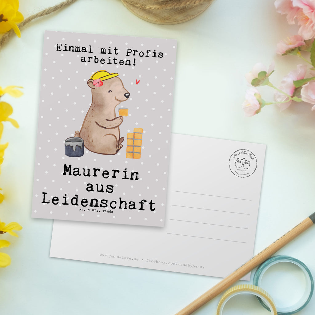 Postkarte Maurerin aus Leidenschaft Postkarte, Karte, Geschenkkarte, Grußkarte, Einladung, Ansichtskarte, Geburtstagskarte, Einladungskarte, Dankeskarte, Ansichtskarten, Einladung Geburtstag, Einladungskarten Geburtstag, Beruf, Ausbildung, Jubiläum, Abschied, Rente, Kollege, Kollegin, Geschenk, Schenken, Arbeitskollege, Mitarbeiter, Firma, Danke, Dankeschön, Maurerin, Maurermeisterin, Gesellenprüfung, Handwerkerin, Maurerbetrieb