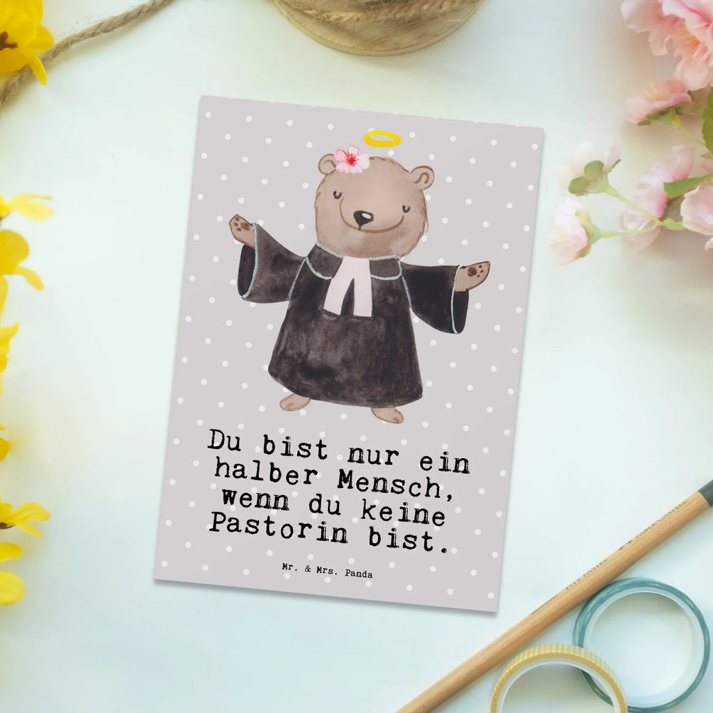 Postkarte Pastorin mit Herz Postkarte, Karte, Geschenkkarte, Grußkarte, Einladung, Ansichtskarte, Geburtstagskarte, Einladungskarte, Dankeskarte, Ansichtskarten, Einladung Geburtstag, Einladungskarten Geburtstag, Beruf, Ausbildung, Jubiläum, Abschied, Rente, Kollege, Kollegin, Geschenk, Schenken, Arbeitskollege, Mitarbeiter, Firma, Danke, Dankeschön, Pastorin, Dienerin Gottes<br />Geistliche, Pfarrerin, Predigerin<br />Priesterin, Theologin, Kirche