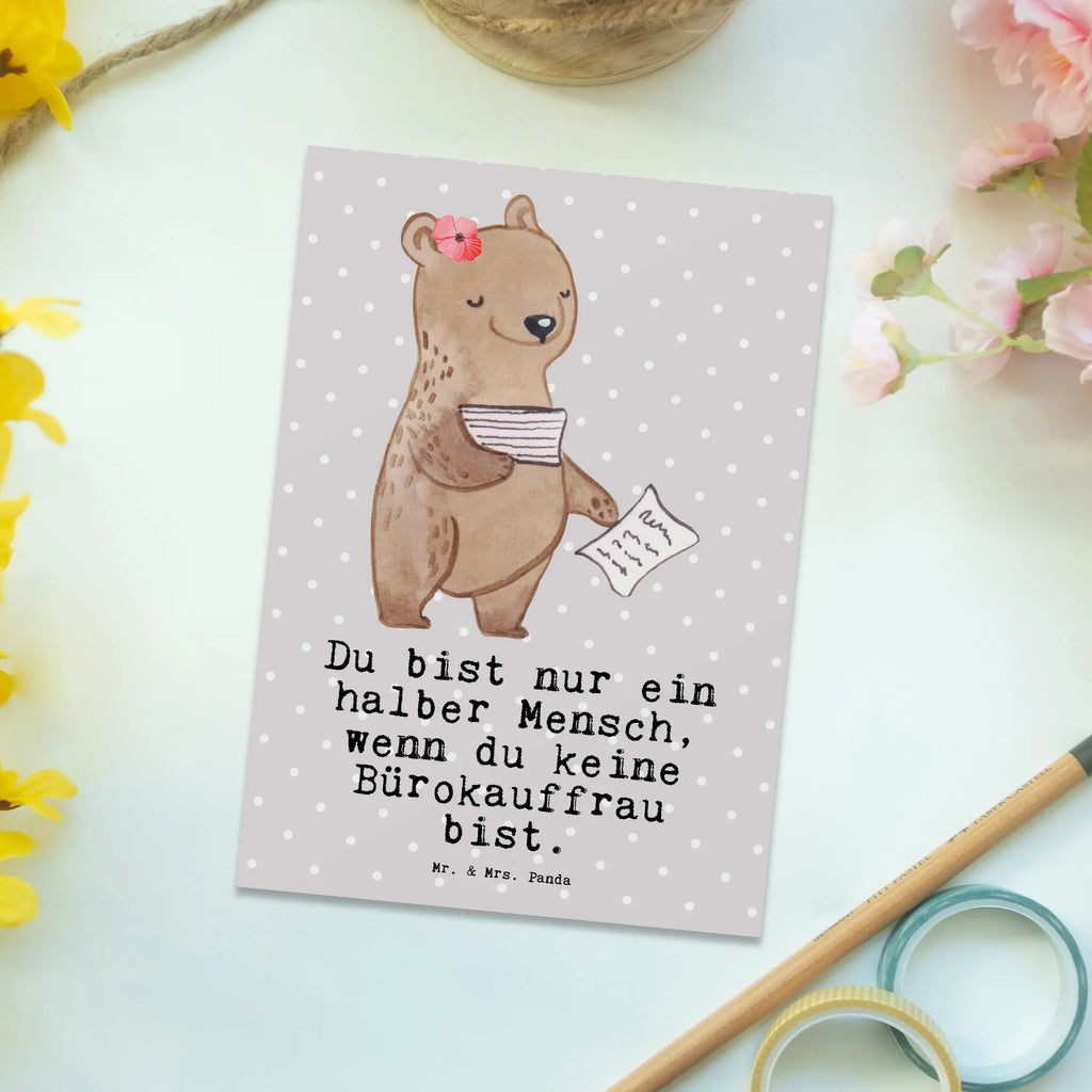 Postkarte Bürokauffrau mit Herz Postkarte, Karte, Geschenkkarte, Grußkarte, Einladung, Ansichtskarte, Geburtstagskarte, Einladungskarte, Dankeskarte, Ansichtskarten, Einladung Geburtstag, Einladungskarten Geburtstag, Beruf, Ausbildung, Jubiläum, Abschied, Rente, Kollege, Kollegin, Geschenk, Schenken, Arbeitskollege, Mitarbeiter, Firma, Danke, Dankeschön, Bürokauffrau, Kauffrau für Büromanagement