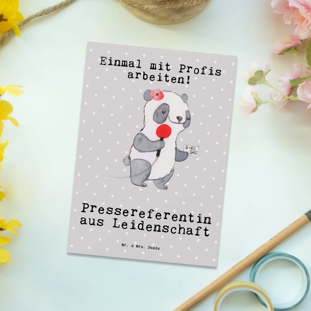 Postkarte Pressereferentin Leidenschaft Postkarte, Karte, Geschenkkarte, Grußkarte, Einladung, Ansichtskarte, Geburtstagskarte, Einladungskarte, Dankeskarte, Ansichtskarten, Einladung Geburtstag, Einladungskarten Geburtstag, Beruf, Ausbildung, Jubiläum, Abschied, Rente, Kollege, Kollegin, Geschenk, Schenken, Arbeitskollege, Mitarbeiter, Firma, Danke, Dankeschön, Pressereferentin, Pressemitarbeiterin, Presseagentur, Studium