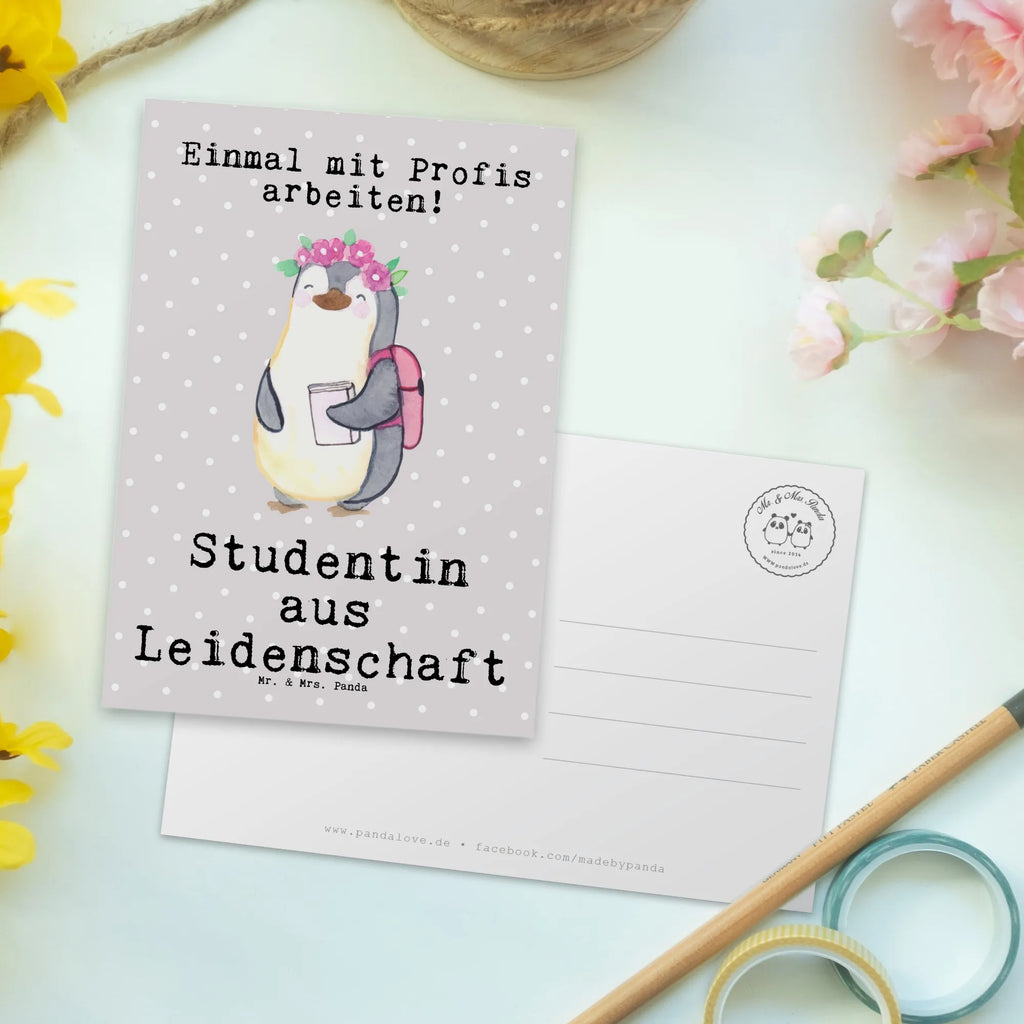 Postkarte Studentin aus Leidenschaft Postkarte, Karte, Geschenkkarte, Grußkarte, Einladung, Ansichtskarte, Geburtstagskarte, Einladungskarte, Dankeskarte, Ansichtskarten, Einladung Geburtstag, Einladungskarten Geburtstag, Beruf, Ausbildung, Jubiläum, Abschied, Rente, Kollege, Kollegin, Geschenk, Schenken, Arbeitskollege, Mitarbeiter, Firma, Danke, Dankeschön