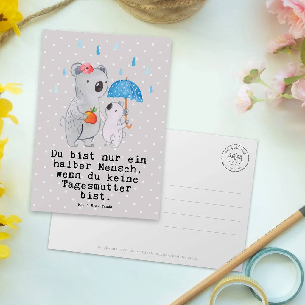 Postkarte Tagesmutter mit Herz Postkarte, Karte, Geschenkkarte, Grußkarte, Einladung, Ansichtskarte, Geburtstagskarte, Einladungskarte, Dankeskarte, Ansichtskarten, Einladung Geburtstag, Einladungskarten Geburtstag, Beruf, Ausbildung, Jubiläum, Abschied, Rente, Kollege, Kollegin, Geschenk, Schenken, Arbeitskollege, Mitarbeiter, Firma, Danke, Dankeschön