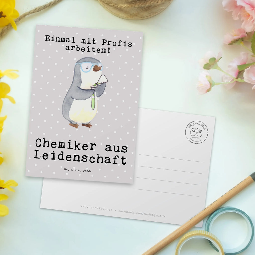 Postkarte Chemiker aus Leidenschaft Postkarte, Karte, Geschenkkarte, Grußkarte, Einladung, Ansichtskarte, Geburtstagskarte, Einladungskarte, Dankeskarte, Ansichtskarten, Einladung Geburtstag, Einladungskarten Geburtstag, Beruf, Ausbildung, Jubiläum, Abschied, Rente, Kollege, Kollegin, Geschenk, Schenken, Arbeitskollege, Mitarbeiter, Firma, Danke, Dankeschön, Chemiker, Chemielaborant, Naturwissenschaftler, Labor, Studium, Forschung, Wissenschaftler