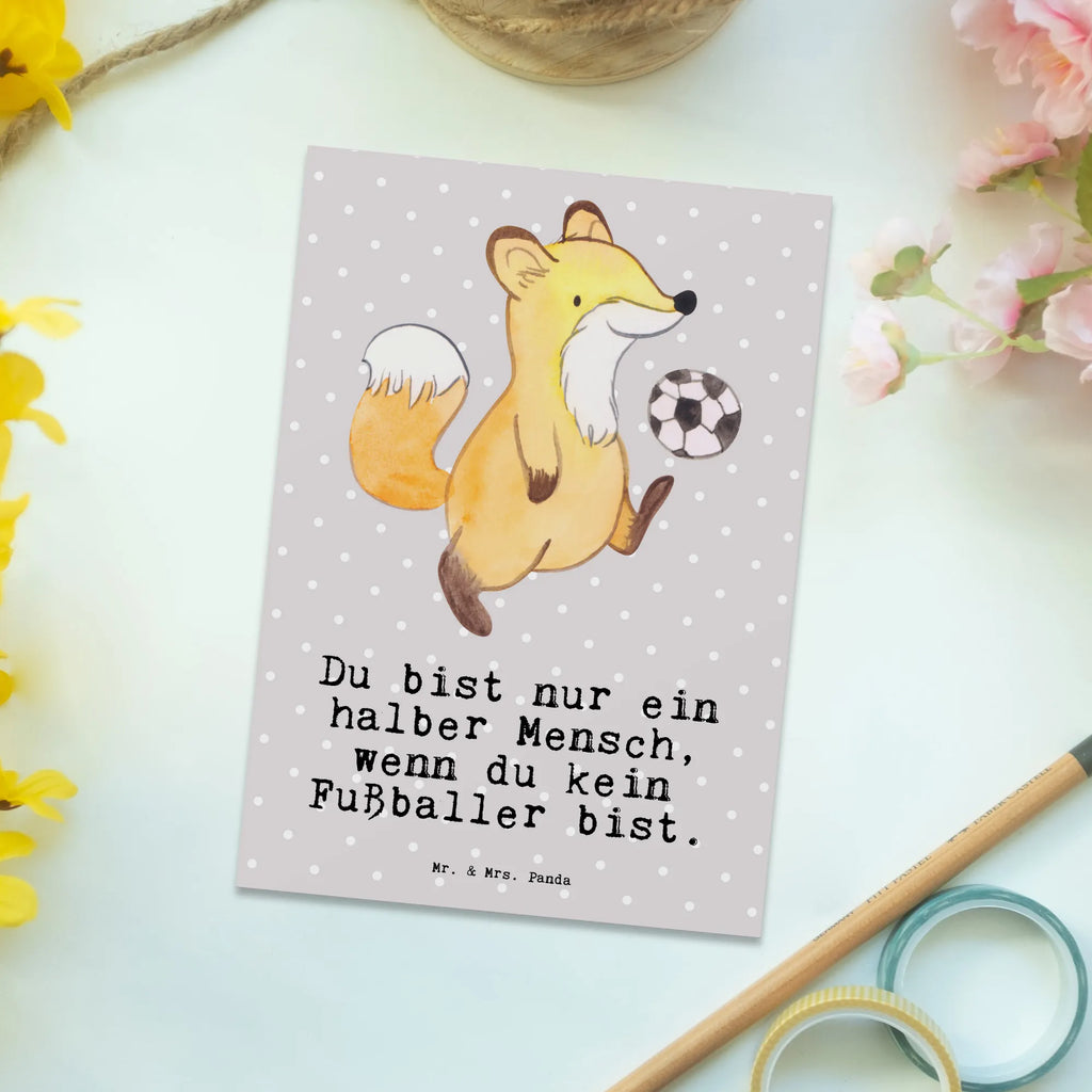 Postkarte Fußballer mit Herz Postkarte, Karte, Geschenkkarte, Grußkarte, Einladung, Ansichtskarte, Geburtstagskarte, Einladungskarte, Dankeskarte, Ansichtskarten, Einladung Geburtstag, Einladungskarten Geburtstag, Beruf, Ausbildung, Jubiläum, Abschied, Rente, Kollege, Kollegin, Geschenk, Schenken, Arbeitskollege, Mitarbeiter, Firma, Danke, Dankeschön, Fußballer, Fußballspieler, Profi Fußballer, Fußballspiel, Glücksbringer