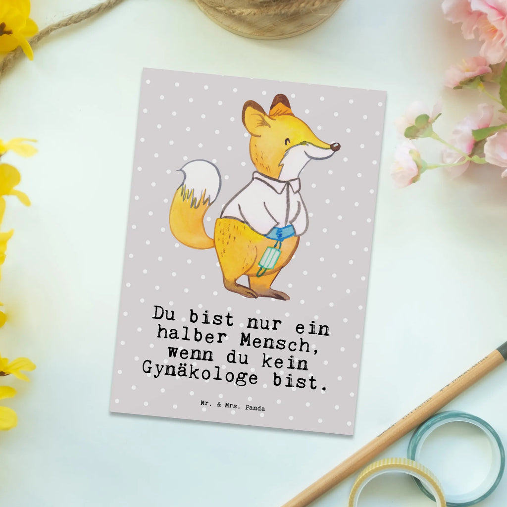 Postkarte Gynäkologe mit Herz Postkarte, Karte, Geschenkkarte, Grußkarte, Einladung, Ansichtskarte, Geburtstagskarte, Einladungskarte, Dankeskarte, Ansichtskarten, Einladung Geburtstag, Einladungskarten Geburtstag, Beruf, Ausbildung, Jubiläum, Abschied, Rente, Kollege, Kollegin, Geschenk, Schenken, Arbeitskollege, Mitarbeiter, Firma, Danke, Dankeschön, Gynäkologe, Frauenarzt, Geschenk Frauenarzt nach Geburt, Geburtshilfe, Frauenarztpraxis