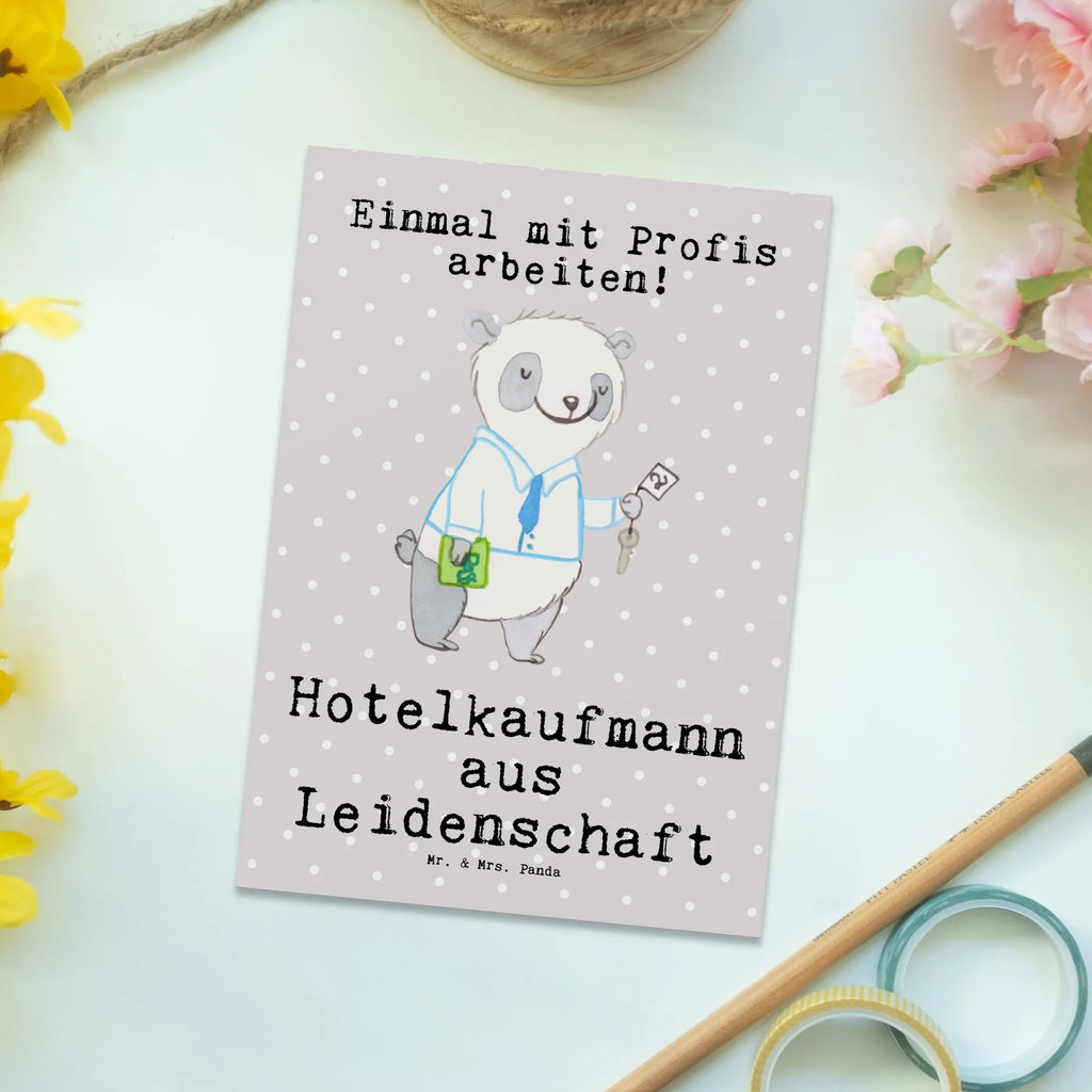 Postkarte Hotelkaufmann aus Leidenschaft Postkarte, Karte, Geschenkkarte, Grußkarte, Einladung, Ansichtskarte, Geburtstagskarte, Einladungskarte, Dankeskarte, Ansichtskarten, Einladung Geburtstag, Einladungskarten Geburtstag, Beruf, Ausbildung, Jubiläum, Abschied, Rente, Kollege, Kollegin, Geschenk, Schenken, Arbeitskollege, Mitarbeiter, Firma, Danke, Dankeschön, Hotelkaufmann, Hotelfachmann, Hotelfachangestellter, Hotelier, Hoteleröffnung