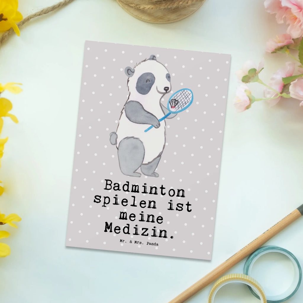 Postkarte Panda Badminton Postkarte, Karte, Geschenkkarte, Grußkarte, Einladung, Ansichtskarte, Geburtstagskarte, Einladungskarte, Dankeskarte, Ansichtskarten, Einladung Geburtstag, Einladungskarten Geburtstag, Geschenk, Sport, Sportart, Hobby, Schenken, Danke, Dankeschön, Auszeichnung, Gewinn, Sportler, Badminton, Badminton spielen