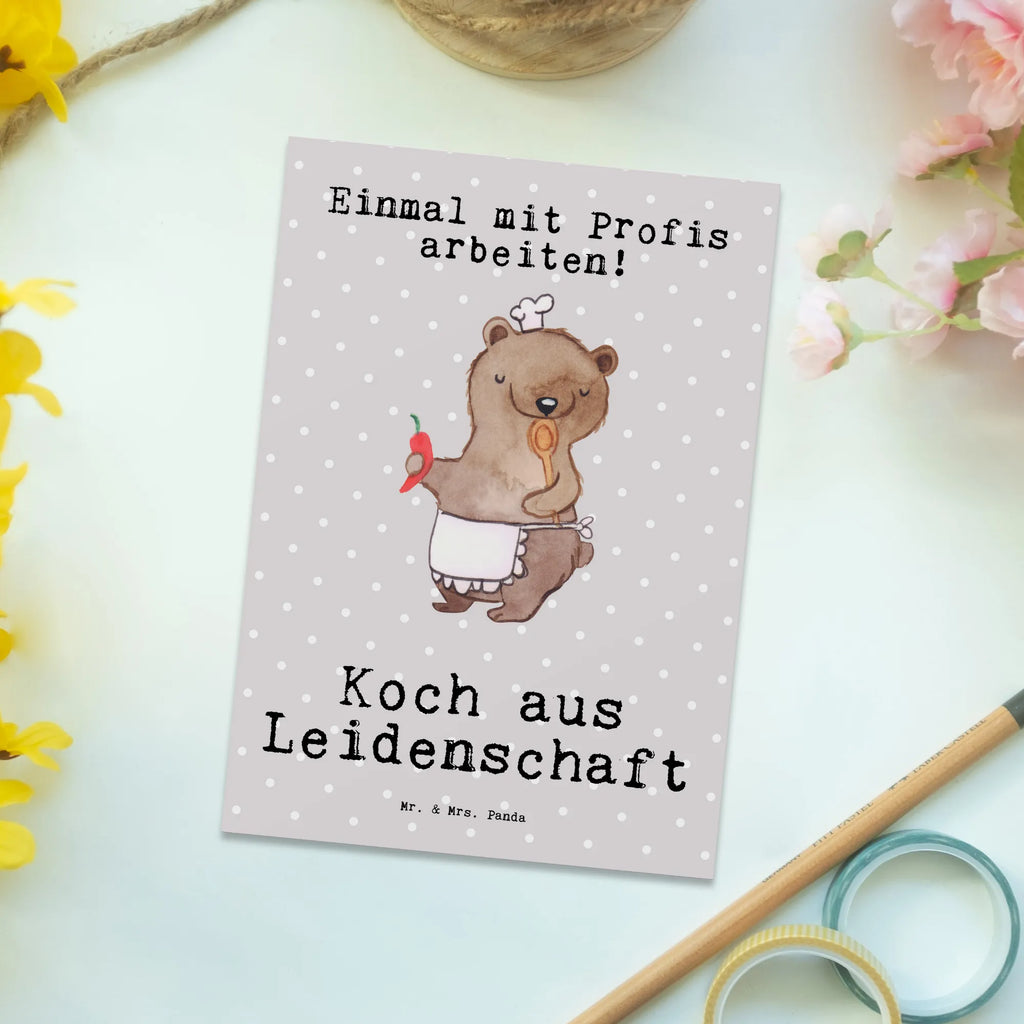 Postkarte Koch aus Leidenschaft Postkarte, Karte, Geschenkkarte, Grußkarte, Einladung, Ansichtskarte, Geburtstagskarte, Einladungskarte, Dankeskarte, Ansichtskarten, Einladung Geburtstag, Einladungskarten Geburtstag, Beruf, Ausbildung, Jubiläum, Abschied, Rente, Kollege, Kollegin, Geschenk, Schenken, Arbeitskollege, Mitarbeiter, Firma, Danke, Dankeschön, Koch, Chefkoch, Küchenchef, Küchenmeister, Schiffskoch, Sternekoch, Fernsehkoch, Restaurant