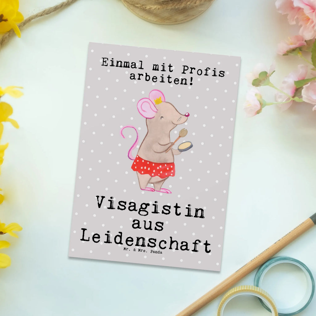 Postkarte Visagistin aus Leidenschaft Postkarte, Karte, Geschenkkarte, Grußkarte, Einladung, Ansichtskarte, Geburtstagskarte, Einladungskarte, Dankeskarte, Ansichtskarten, Einladung Geburtstag, Einladungskarten Geburtstag, Beruf, Ausbildung, Jubiläum, Abschied, Rente, Kollege, Kollegin, Geschenk, Schenken, Arbeitskollege, Mitarbeiter, Firma, Danke, Dankeschön, Kosmetikerin, Make Up Artist, Maskenbildnerin, Visagistin, Beauty Salon, Kosmetikstudio, Eröffnung