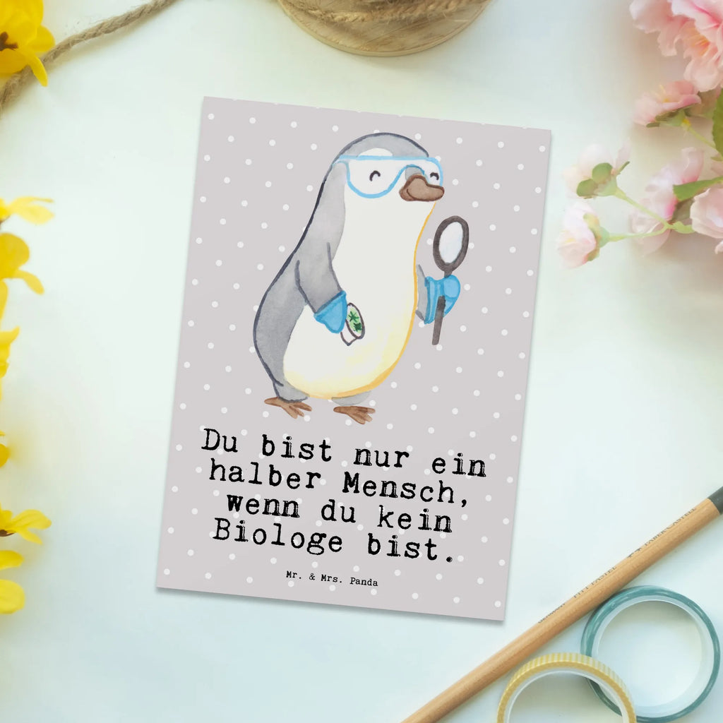 Postkarte Biologe mit Herz Postkarte, Karte, Geschenkkarte, Grußkarte, Einladung, Ansichtskarte, Geburtstagskarte, Einladungskarte, Dankeskarte, Ansichtskarten, Einladung Geburtstag, Einladungskarten Geburtstag, Beruf, Ausbildung, Jubiläum, Abschied, Rente, Kollege, Kollegin, Geschenk, Schenken, Arbeitskollege, Mitarbeiter, Firma, Danke, Dankeschön, Biologe, Biologie, Naturwissenschaftler, Labor, Studium, Bachelor, Master