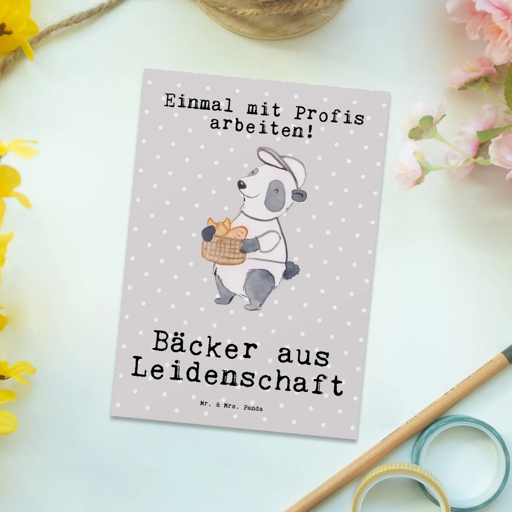 Postkarte Bäcker aus Leidenschaft Postkarte, Karte, Geschenkkarte, Grußkarte, Einladung, Ansichtskarte, Geburtstagskarte, Einladungskarte, Dankeskarte, Ansichtskarten, Einladung Geburtstag, Einladungskarten Geburtstag, Beruf, Ausbildung, Jubiläum, Abschied, Rente, Kollege, Kollegin, Geschenk, Schenken, Arbeitskollege, Mitarbeiter, Firma, Danke, Dankeschön, Bäcker, Konditor, Brotbäcker, Bäckerei, Backstube, Bäckerladen, Brotmanufaktur