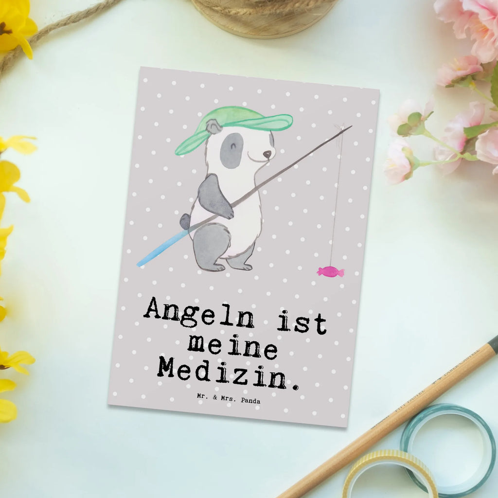 Postkarte Panda Angeln Postkarte, Karte, Geschenkkarte, Grußkarte, Einladung, Ansichtskarte, Geburtstagskarte, Einladungskarte, Dankeskarte, Ansichtskarten, Einladung Geburtstag, Einladungskarten Geburtstag, Geschenk, Sport, Sportart, Hobby, Schenken, Danke, Dankeschön, Auszeichnung, Gewinn, Sportler, angeln, Angelsport, Angelverein, Angler, angeln gehen, Hobbyangler