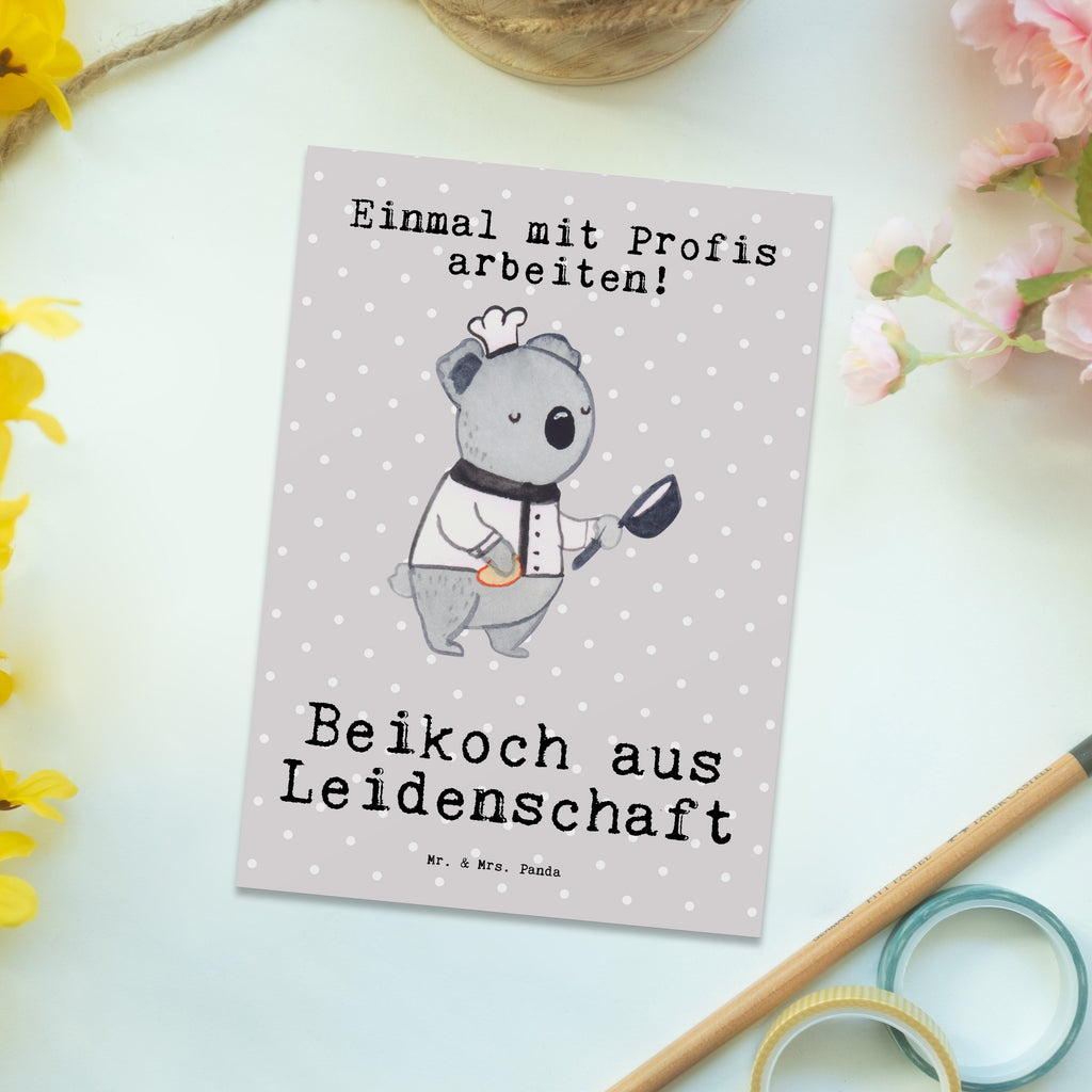 Postkarte Beikoch aus Leidenschaft Postkarte, Karte, Geschenkkarte, Grußkarte, Einladung, Ansichtskarte, Geburtstagskarte, Einladungskarte, Dankeskarte, Ansichtskarten, Einladung Geburtstag, Einladungskarten Geburtstag, Beruf, Ausbildung, Jubiläum, Abschied, Rente, Kollege, Kollegin, Geschenk, Schenken, Arbeitskollege, Mitarbeiter, Firma, Danke, Dankeschön, Beikoch, Spülhilfe, Hilfskoch, Jungkoch, Küchenhilfe, Gastronomie, Restaurant, Koch