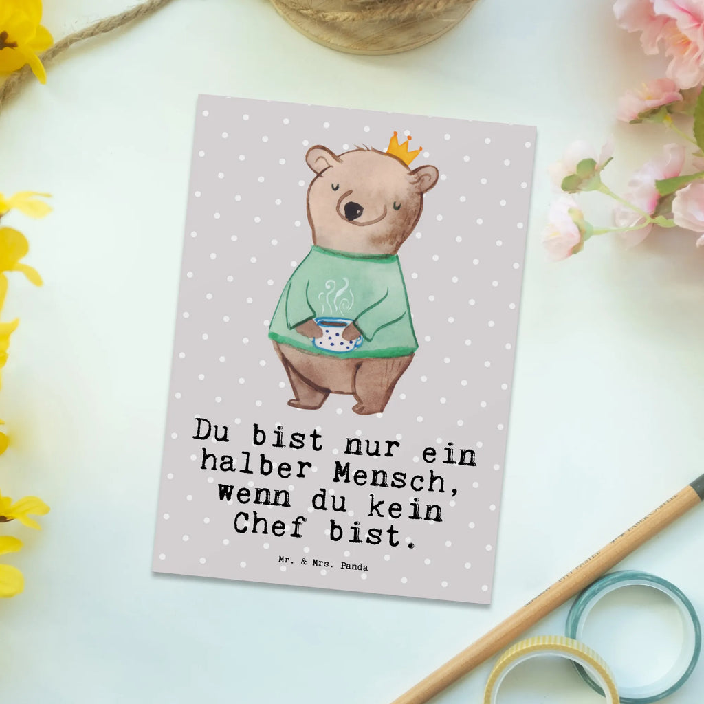 Postkarte Chef mit Herz Postkarte, Karte, Geschenkkarte, Grußkarte, Einladung, Ansichtskarte, Geburtstagskarte, Einladungskarte, Dankeskarte, Ansichtskarten, Einladung Geburtstag, Einladungskarten Geburtstag, Beruf, Ausbildung, Jubiläum, Abschied, Rente, Kollege, Kollegin, Geschenk, Schenken, Arbeitskollege, Mitarbeiter, Firma, Danke, Dankeschön, CEO, Chef, Führungskraft, Geschäftsinhaber, Firmeninhaber, Unternehmensinhaber, Direktor, Leiter