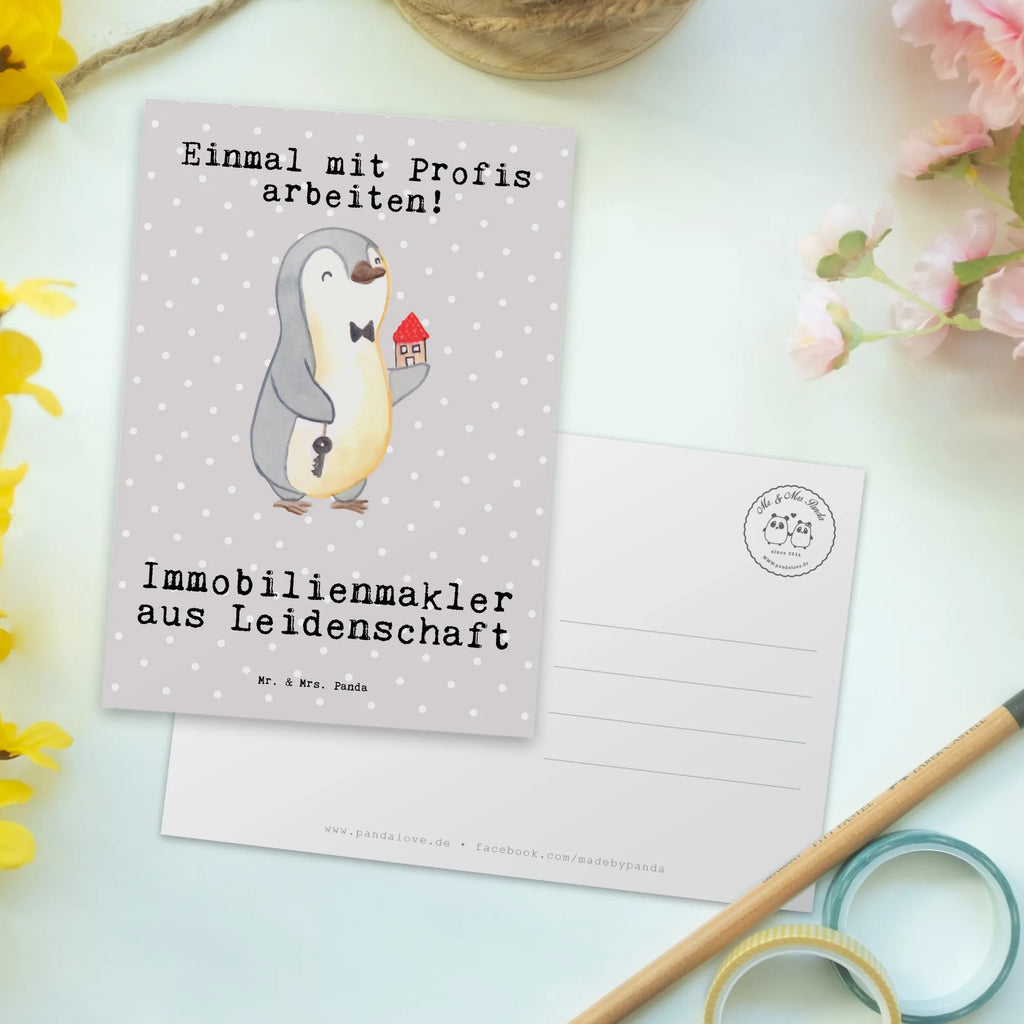 Postkarte Immobilienmakler aus Leidenschaft Postkarte, Karte, Geschenkkarte, Grußkarte, Einladung, Ansichtskarte, Geburtstagskarte, Einladungskarte, Dankeskarte, Ansichtskarten, Einladung Geburtstag, Einladungskarten Geburtstag, Beruf, Ausbildung, Jubiläum, Abschied, Rente, Kollege, Kollegin, Geschenk, Schenken, Arbeitskollege, Mitarbeiter, Firma, Danke, Dankeschön, Immobilienmakler, Immobilienhändler, Immobilienkaufmann, Immobilienbüro