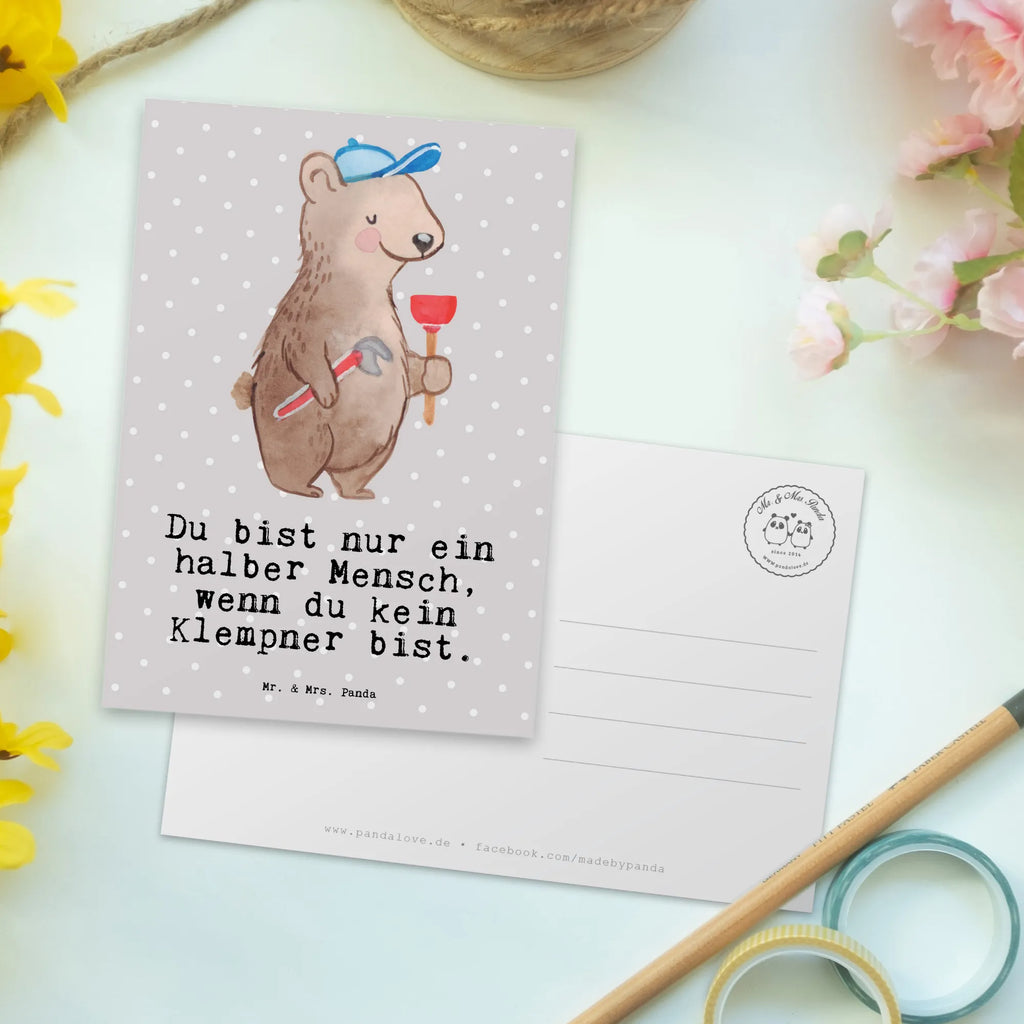 Postkarte Klempner mit Herz Postkarte, Karte, Geschenkkarte, Grußkarte, Einladung, Ansichtskarte, Geburtstagskarte, Einladungskarte, Dankeskarte, Ansichtskarten, Einladung Geburtstag, Einladungskarten Geburtstag, Beruf, Ausbildung, Jubiläum, Abschied, Rente, Kollege, Kollegin, Geschenk, Schenken, Arbeitskollege, Mitarbeiter, Firma, Danke, Dankeschön, Klempner, Handwerker, Installateur, Meister, Gesellenprüfung, Fachbetrieb, Bauklempner, Sanitärinstallationen