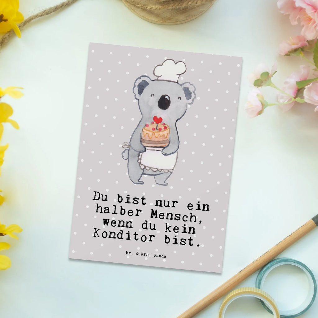 Postkarte Konditor mit Herz Postkarte, Karte, Geschenkkarte, Grußkarte, Einladung, Ansichtskarte, Geburtstagskarte, Einladungskarte, Dankeskarte, Ansichtskarten, Einladung Geburtstag, Einladungskarten Geburtstag, Beruf, Ausbildung, Jubiläum, Abschied, Rente, Kollege, Kollegin, Geschenk, Schenken, Arbeitskollege, Mitarbeiter, Firma, Danke, Dankeschön, Konditor, Kuchenbäcker, Patissier, Confiseur, Bäcker