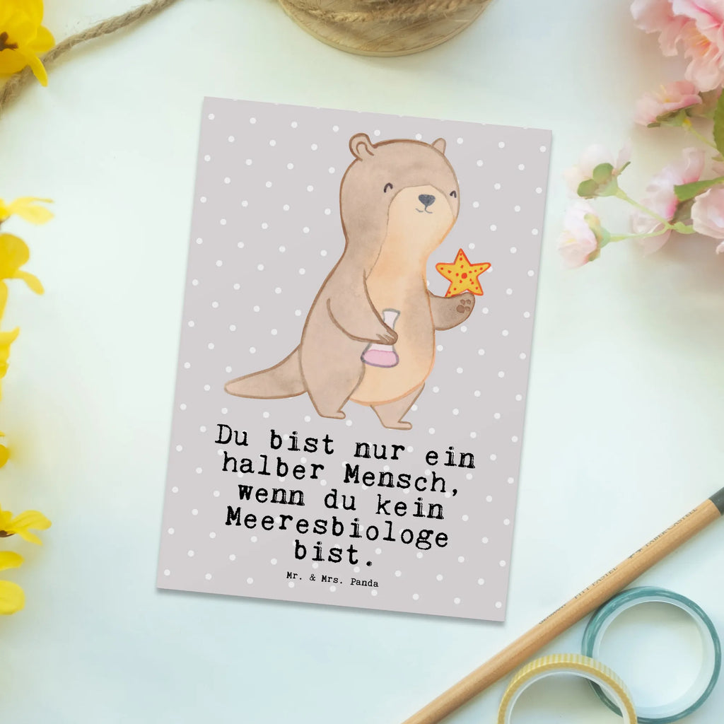 Postkarte Meeresbiologe mit Herz Postkarte, Karte, Geschenkkarte, Grußkarte, Einladung, Ansichtskarte, Geburtstagskarte, Einladungskarte, Dankeskarte, Ansichtskarten, Einladung Geburtstag, Einladungskarten Geburtstag, Beruf, Ausbildung, Jubiläum, Abschied, Rente, Kollege, Kollegin, Geschenk, Schenken, Arbeitskollege, Mitarbeiter, Firma, Danke, Dankeschön, Meeresbiologe, Meereskundler, Naturwissenschaftler, Meeresforscher, maritime Forschung, Studium