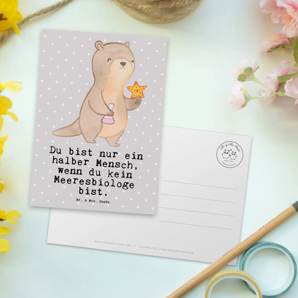 Postkarte Meeresbiologe mit Herz Postkarte, Karte, Geschenkkarte, Grußkarte, Einladung, Ansichtskarte, Geburtstagskarte, Einladungskarte, Dankeskarte, Ansichtskarten, Einladung Geburtstag, Einladungskarten Geburtstag, Beruf, Ausbildung, Jubiläum, Abschied, Rente, Kollege, Kollegin, Geschenk, Schenken, Arbeitskollege, Mitarbeiter, Firma, Danke, Dankeschön, Meeresbiologe, Meereskundler, Naturwissenschaftler, Meeresforscher, maritime Forschung, Studium