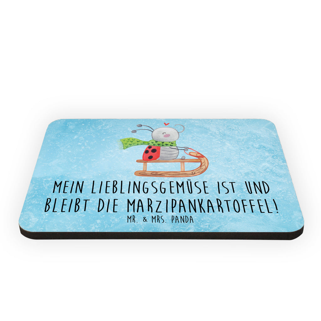 Magnet Smörle Rodeln Kühlschrankmagnet, Pinnwandmagnet, Souvenir Magnet, Motivmagnete, Dekomagnet, Whiteboard Magnet, Notiz Magnet, Kühlschrank Dekoration, Winter, Weihnachten, Weihnachtsdeko, Nikolaus, Advent, Heiligabend, Wintermotiv, Schlittenfahren, Smörle, Marzipan